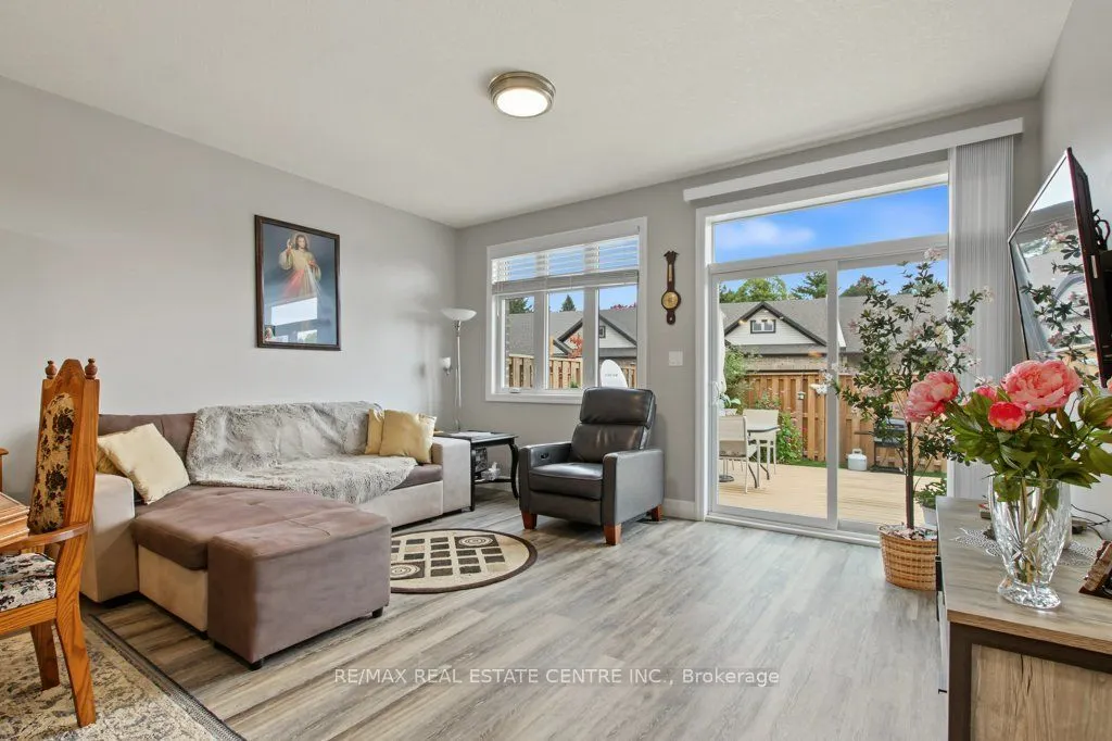 44 MAIN Street E #15