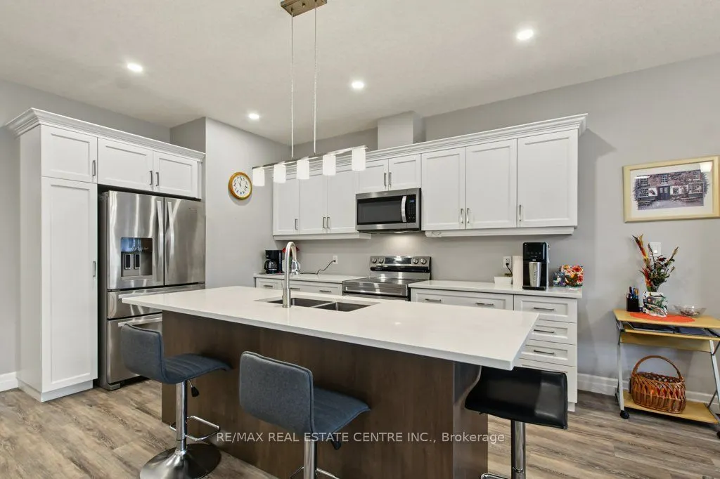 44 MAIN Street E #15