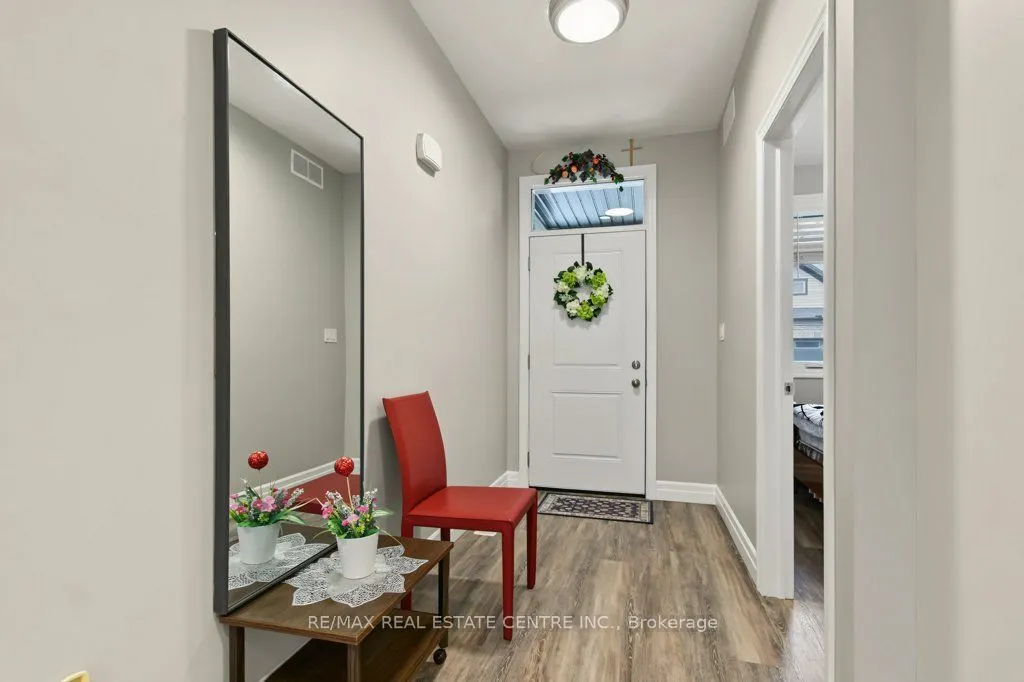 44 MAIN Street E #15