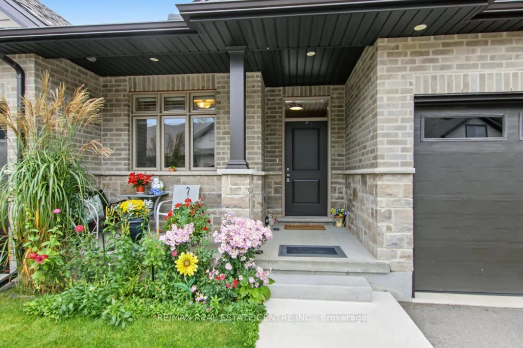 44 MAIN Street E #15