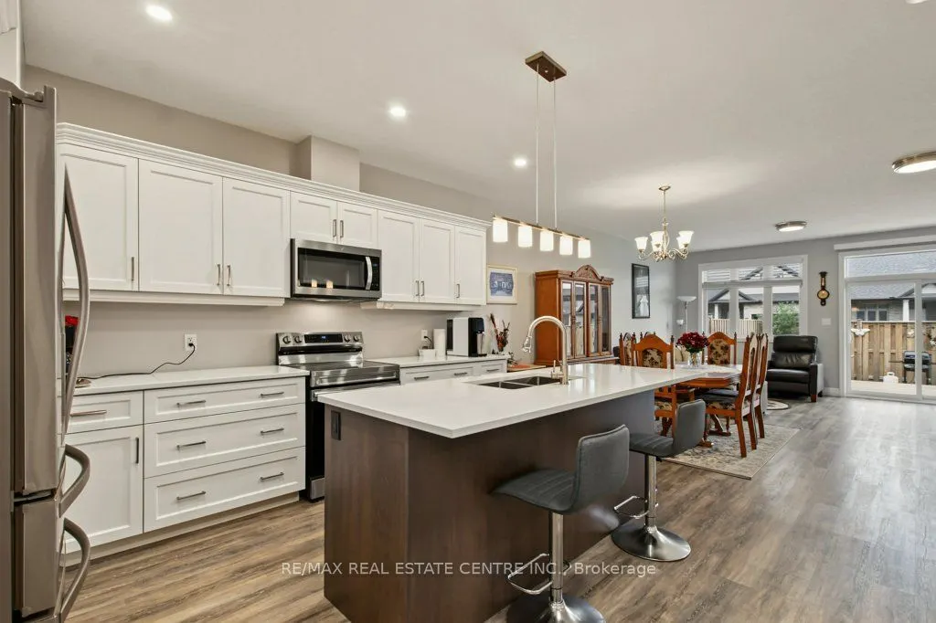 44 MAIN Street E #15