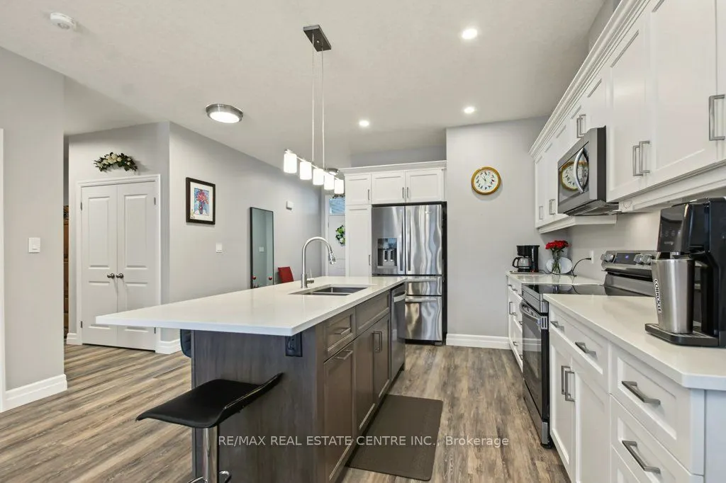 44 MAIN Street E #15