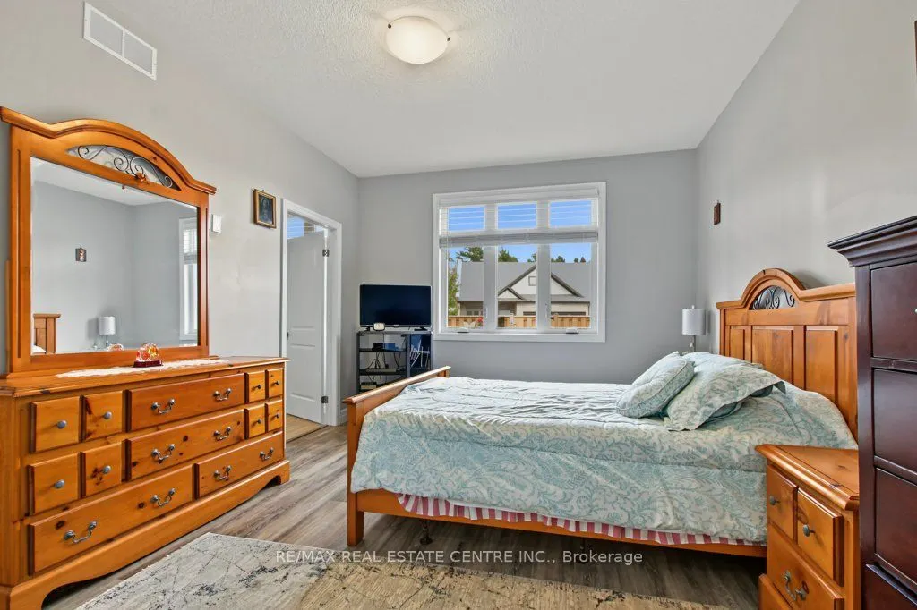 44 MAIN Street E #15