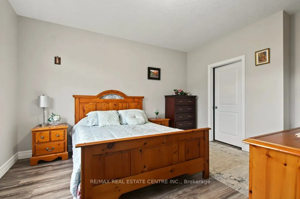 44 MAIN Street E #15