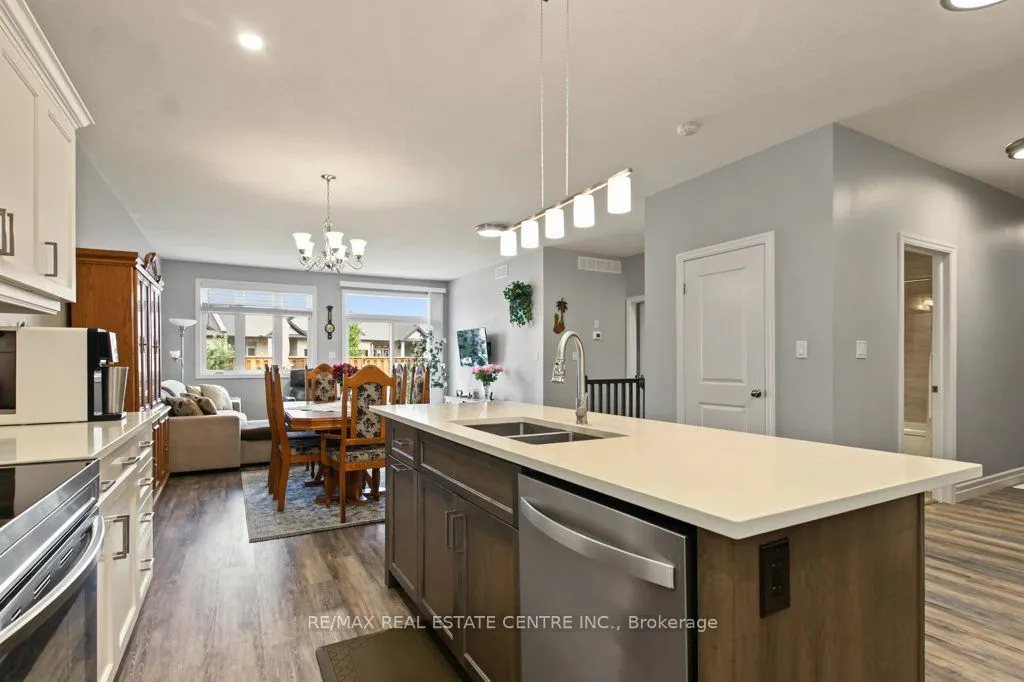44 MAIN Street E #15
