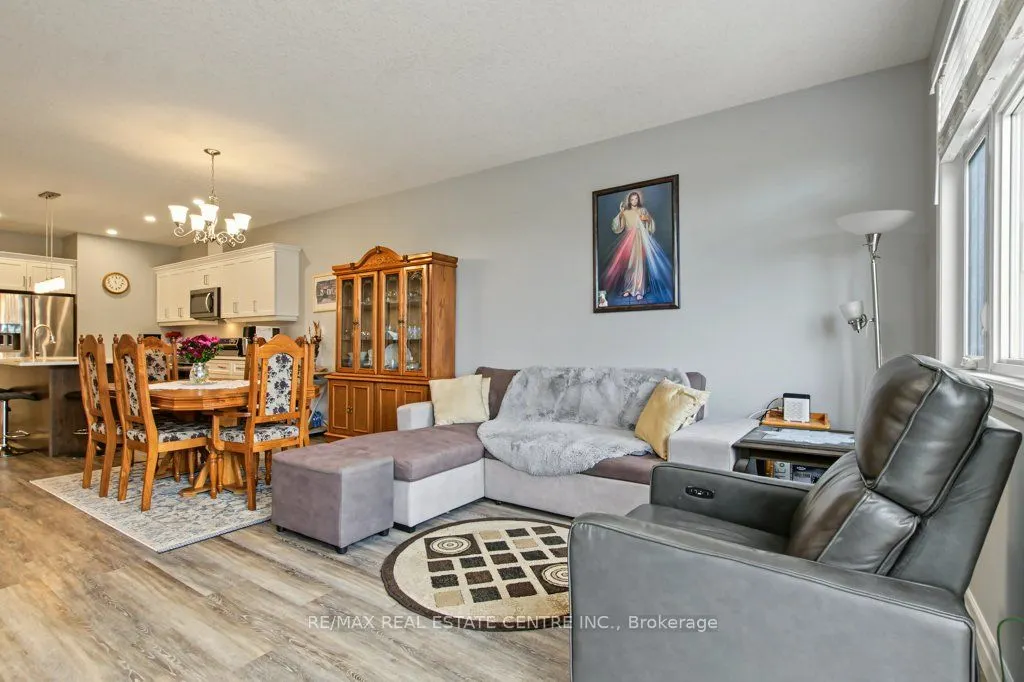 44 MAIN Street E #15