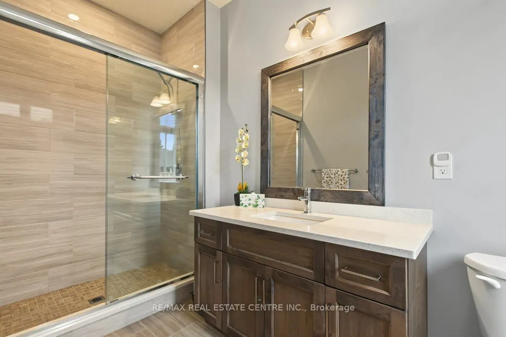 44 MAIN Street E #15