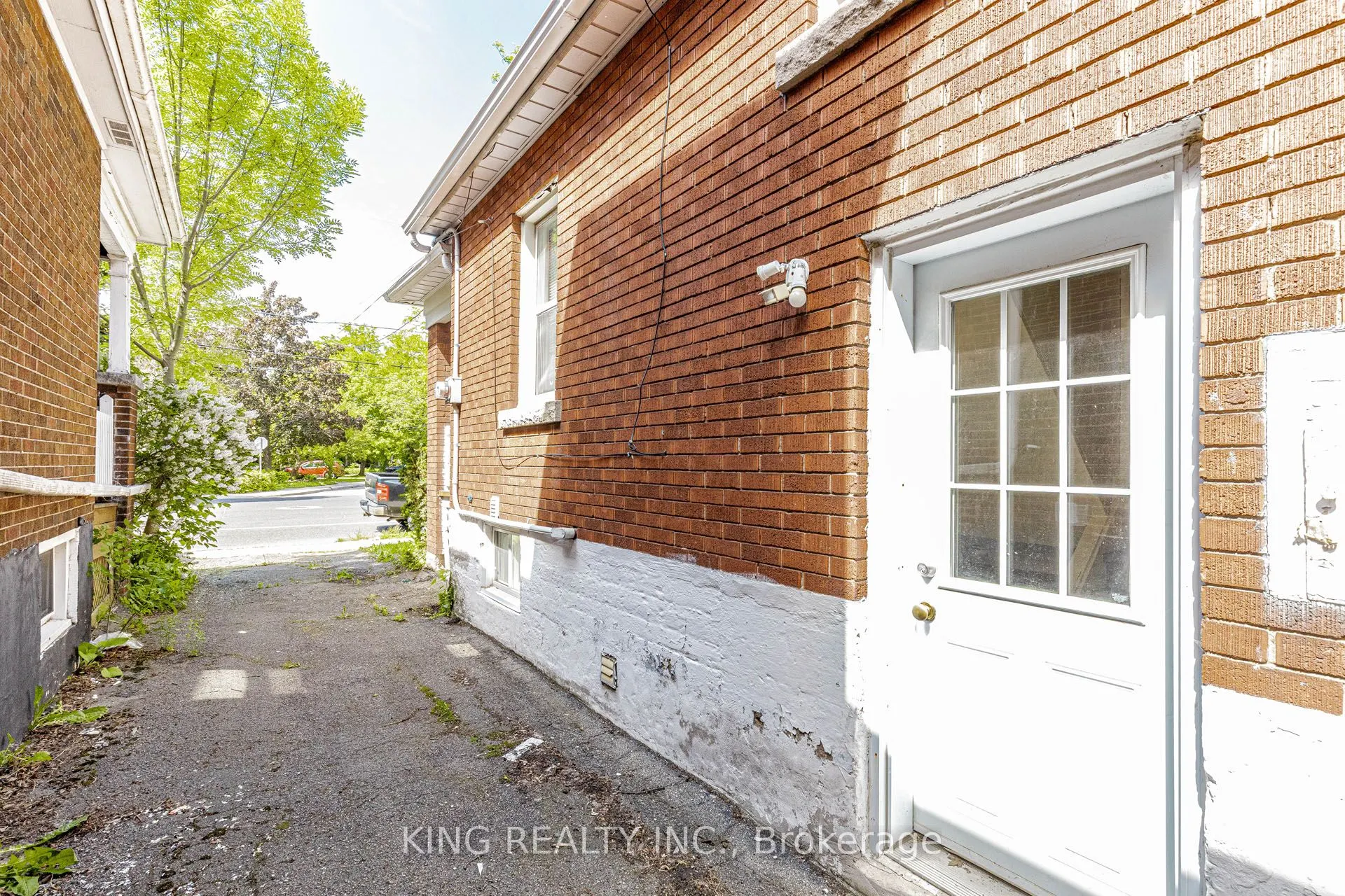 1177 King Street W