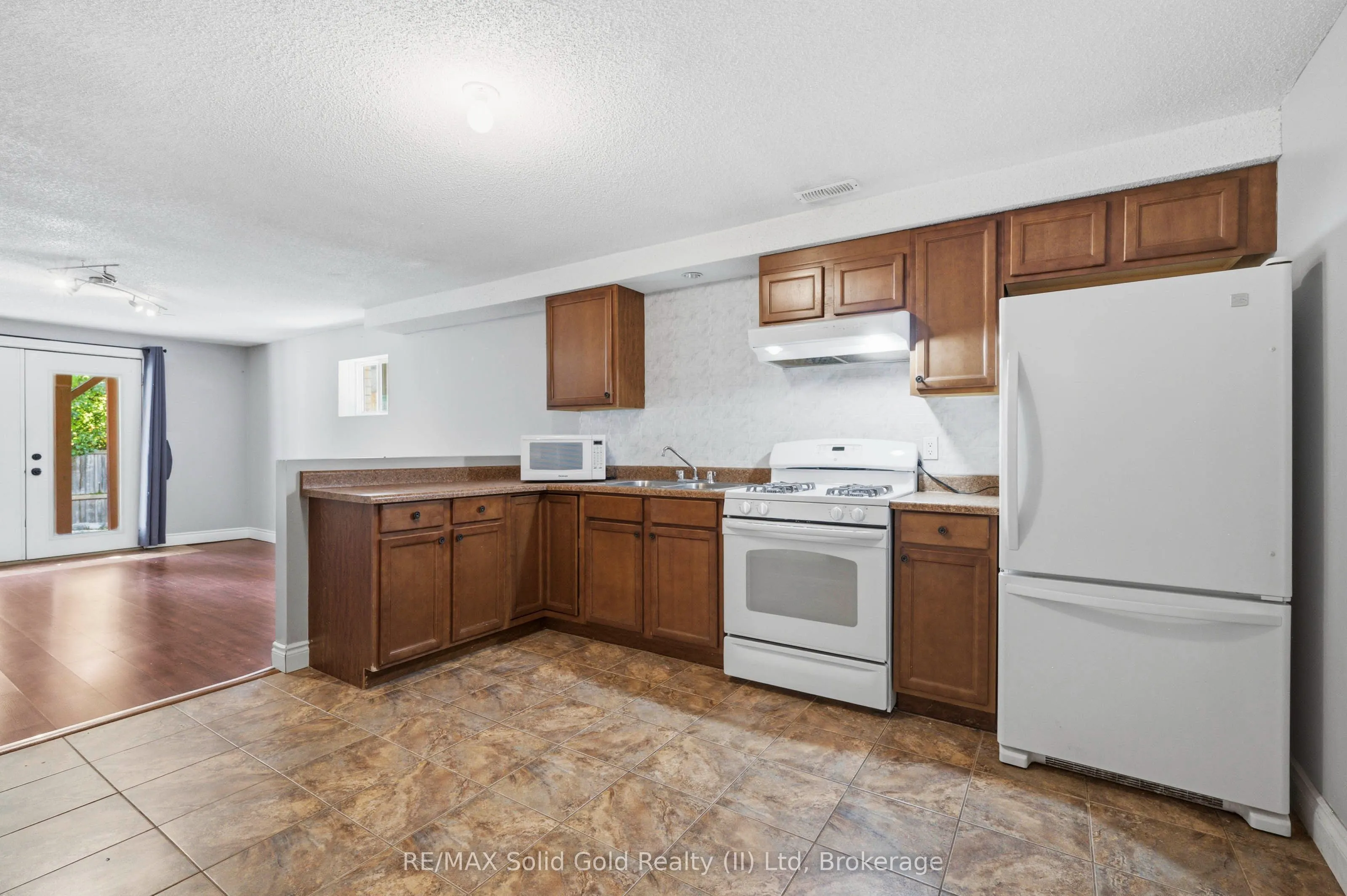 324 Beaumont Crescent