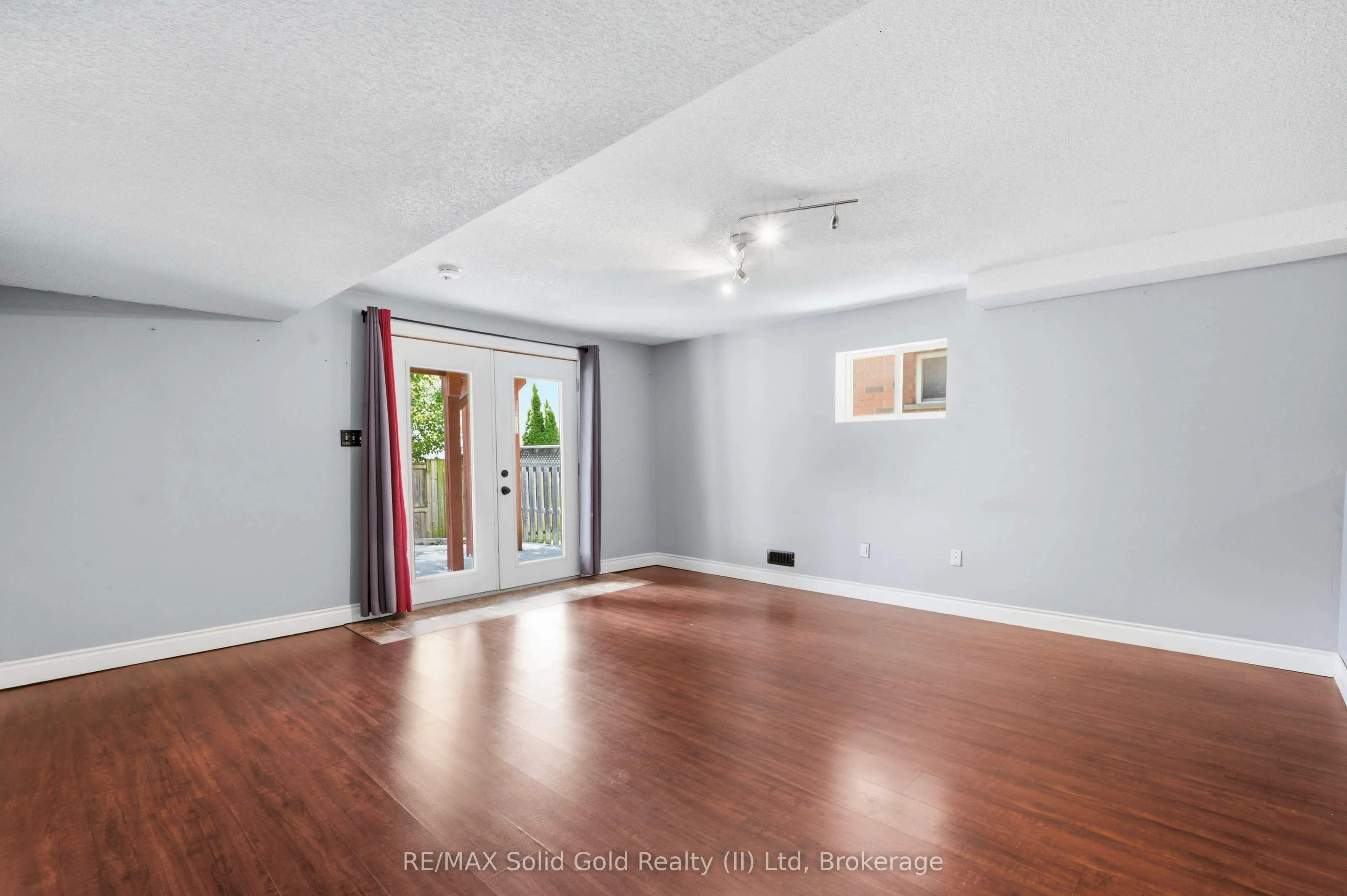 324 Beaumont Crescent