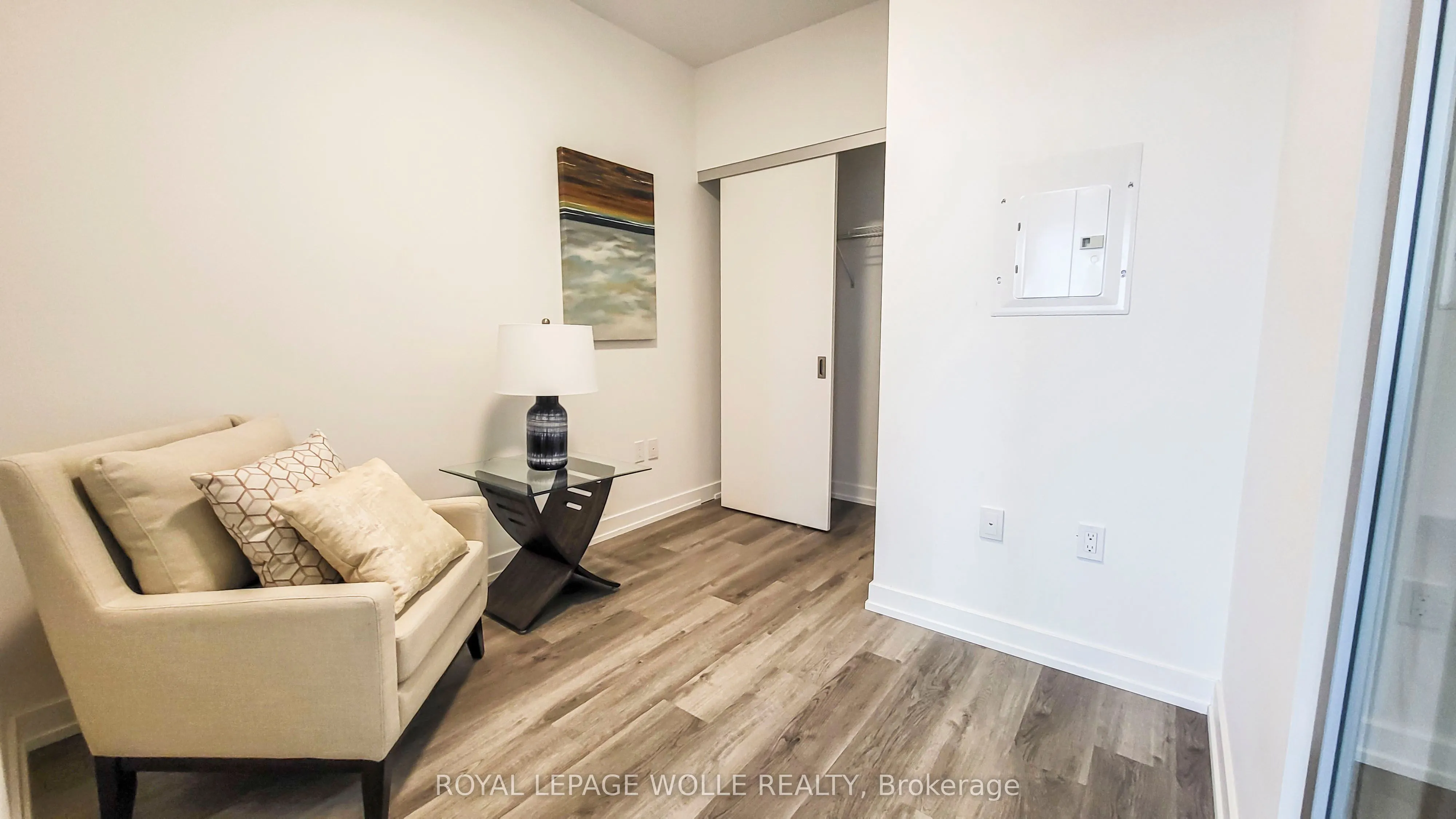 15 Wellington Street S #304