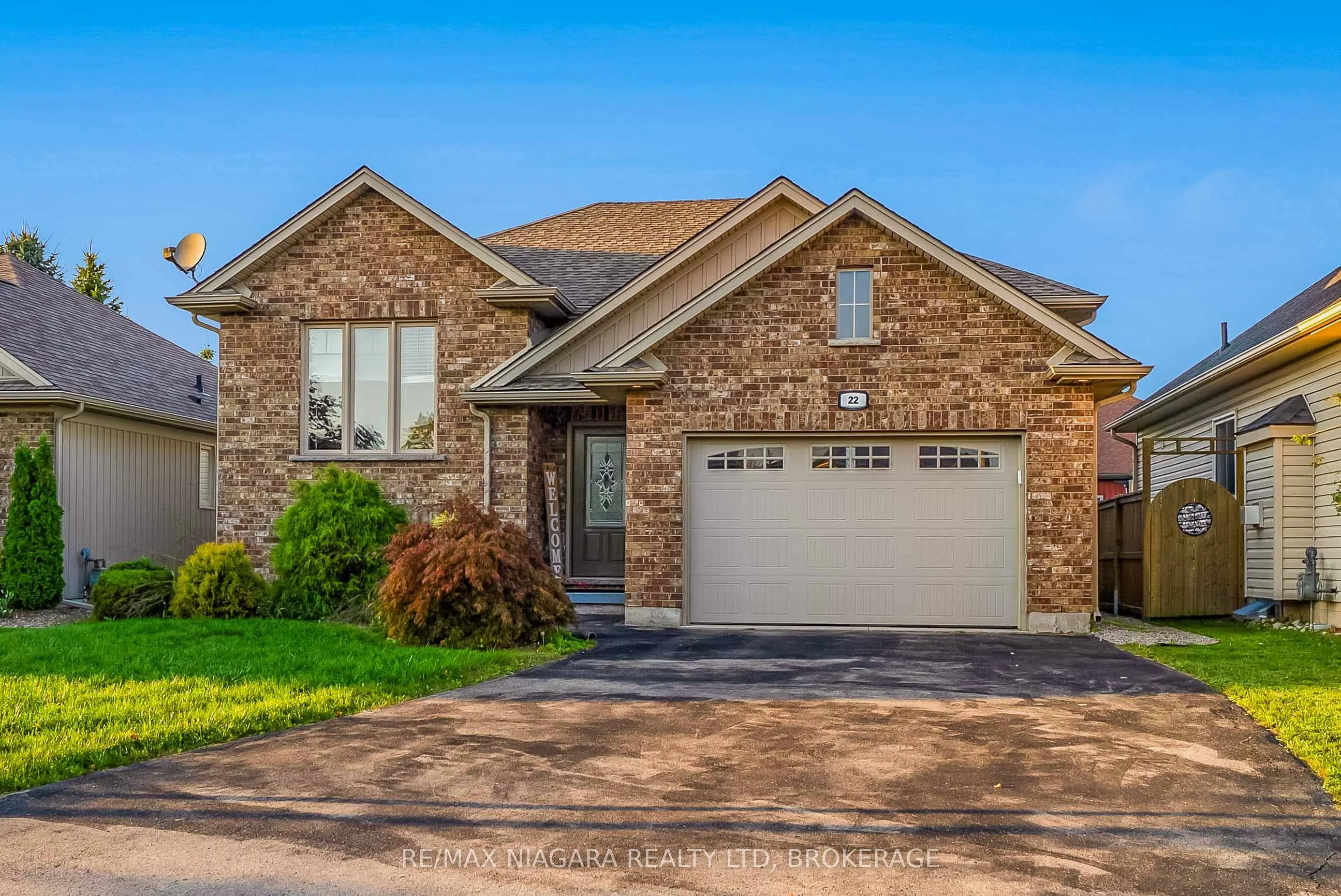 22 HENLEY Court