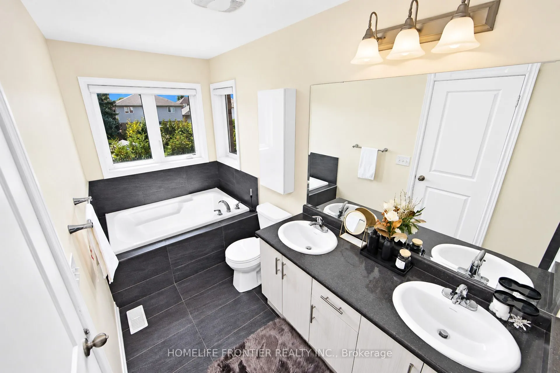 112 Narbonne Crescent
