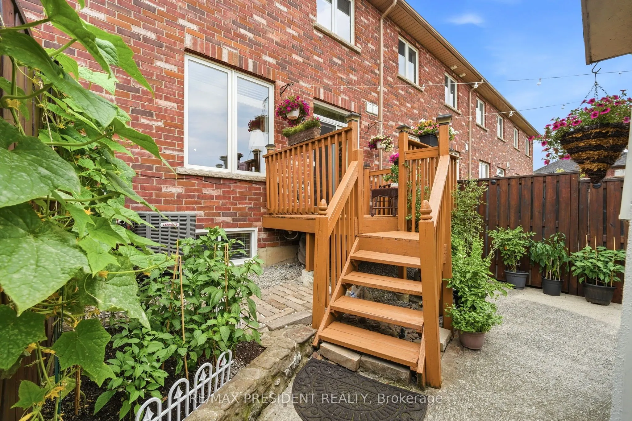 45 SEABREEZE Crescent #23