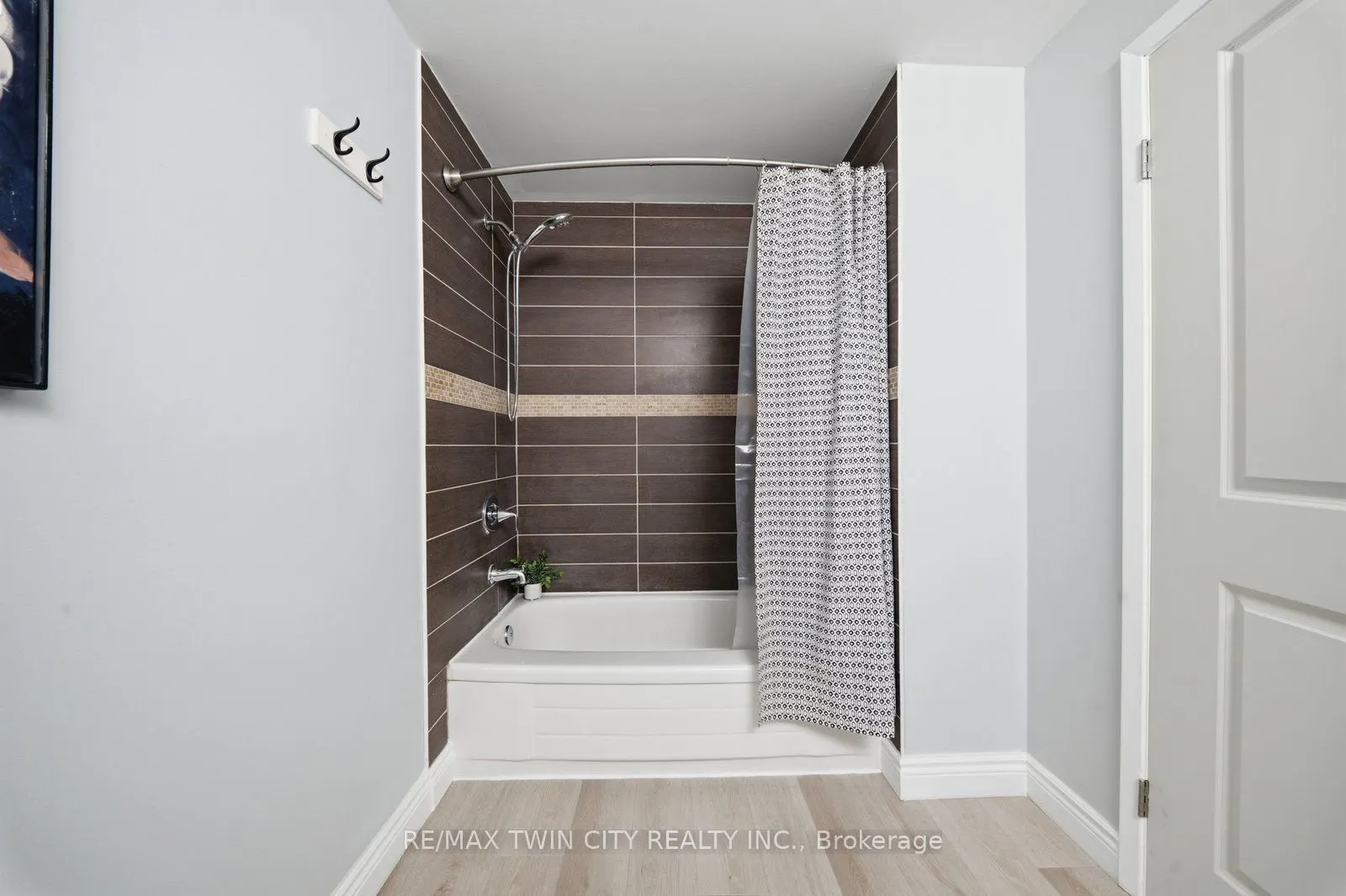 492 Grey Street #5