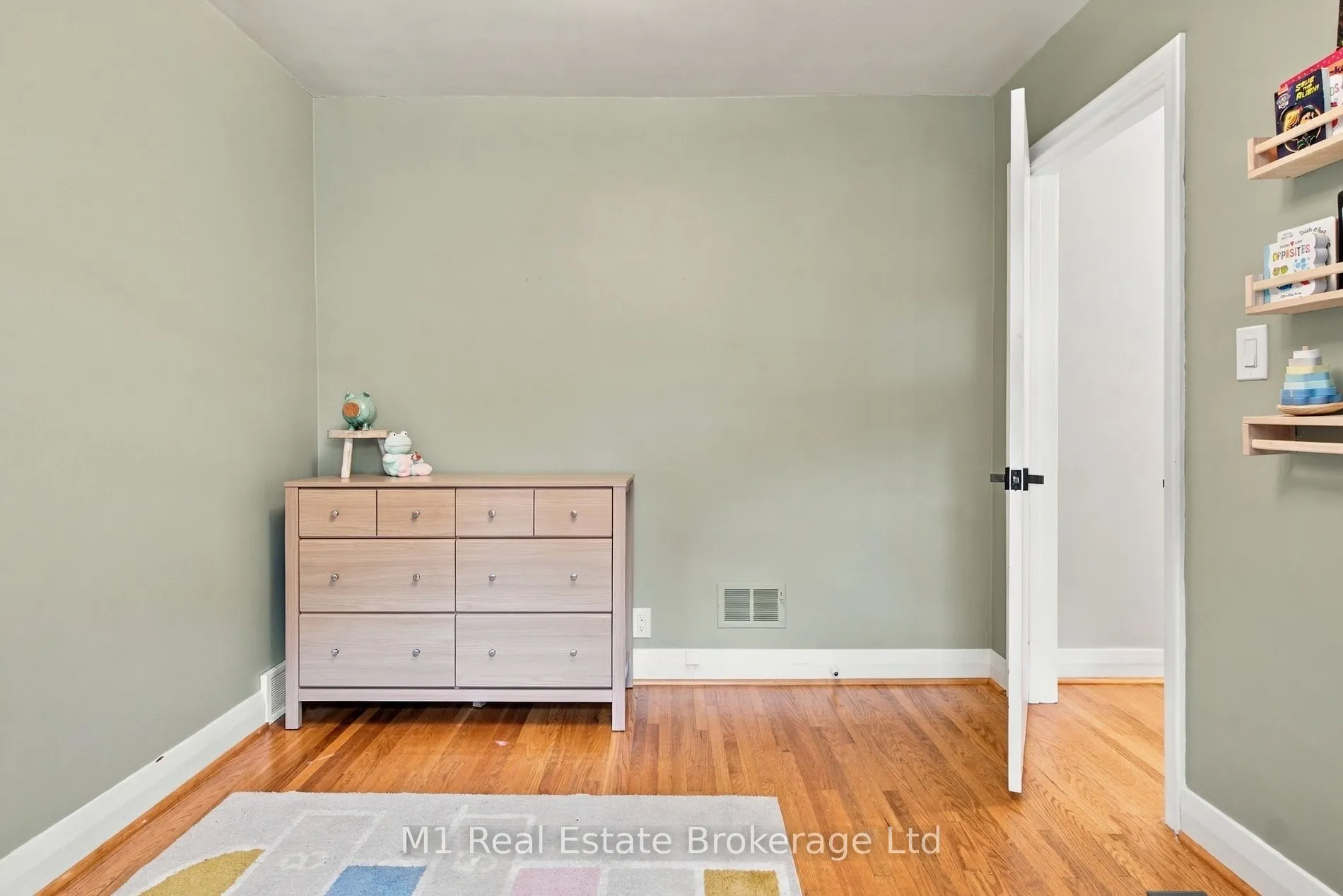 327 Metcalfe Street