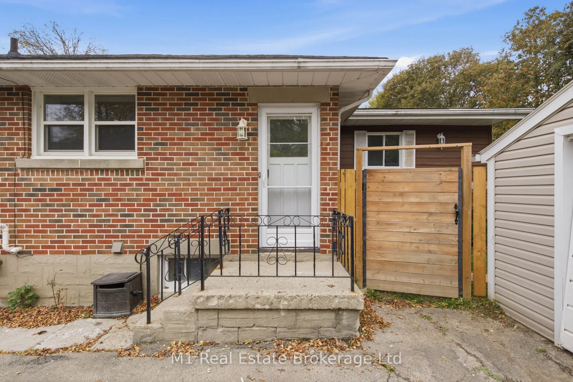 327 Metcalfe Street