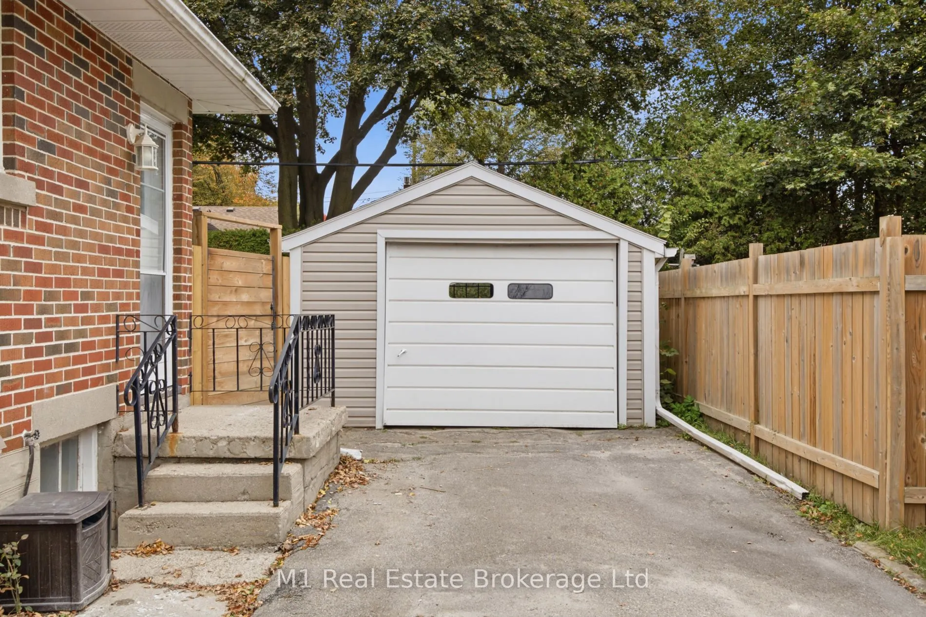 327 Metcalfe Street