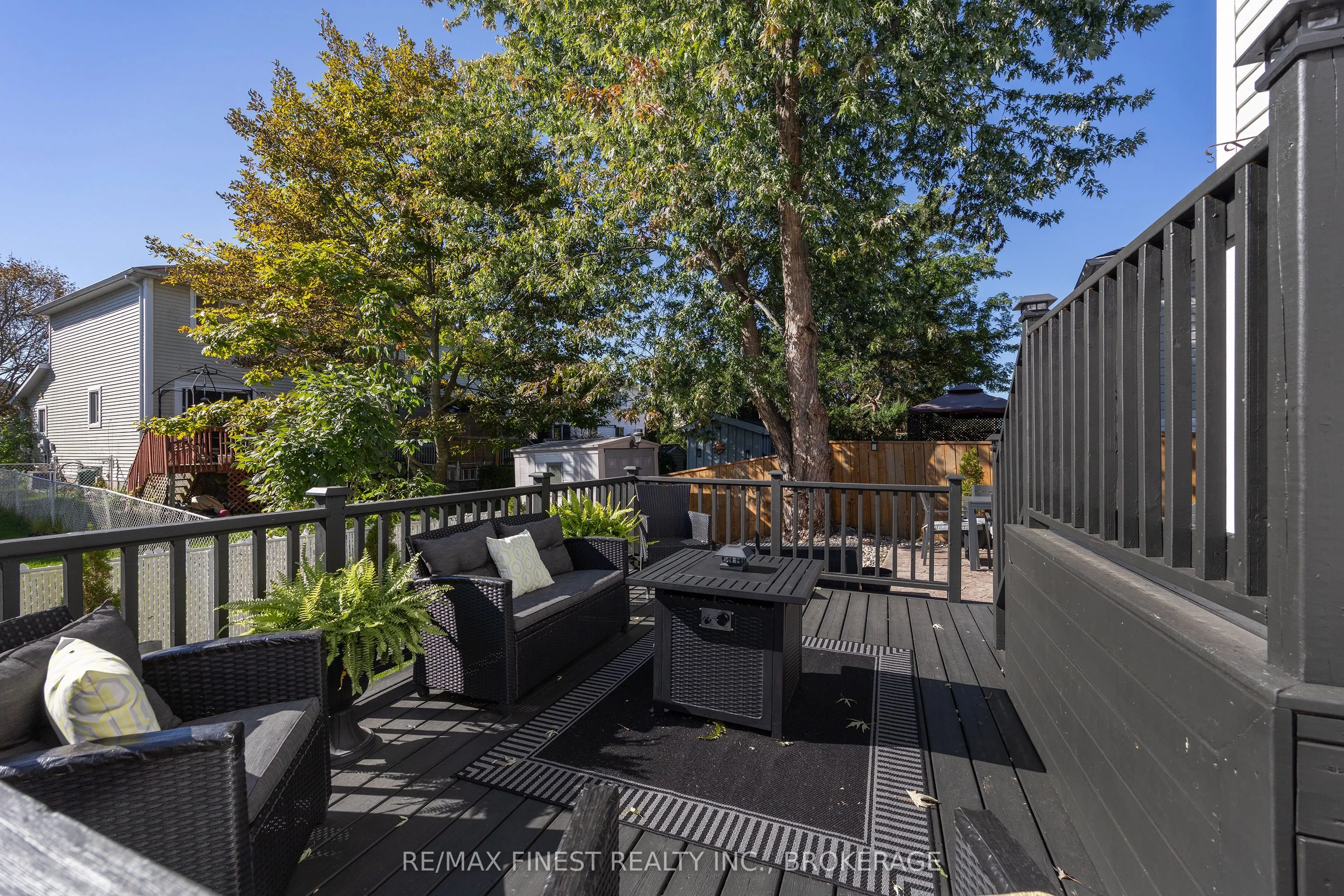 1377 BRACKENWOOD Crescent