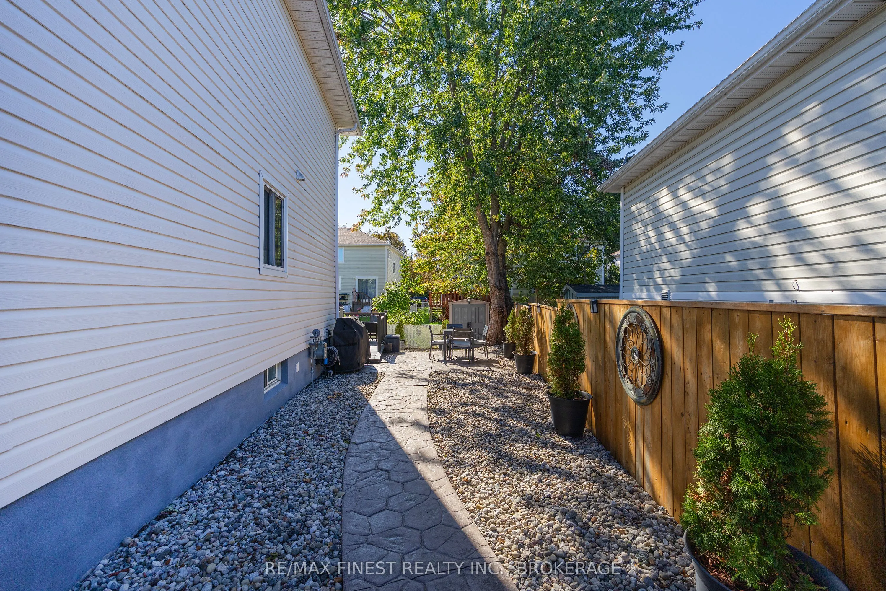 1377 BRACKENWOOD Crescent