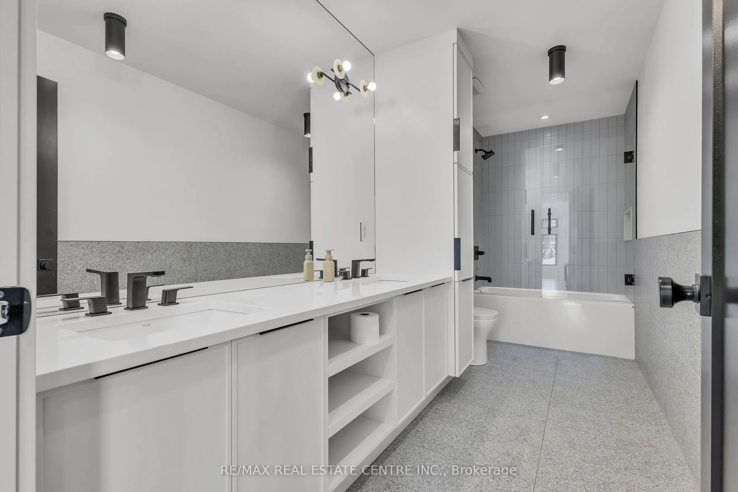 920 Thomas Pedder Court