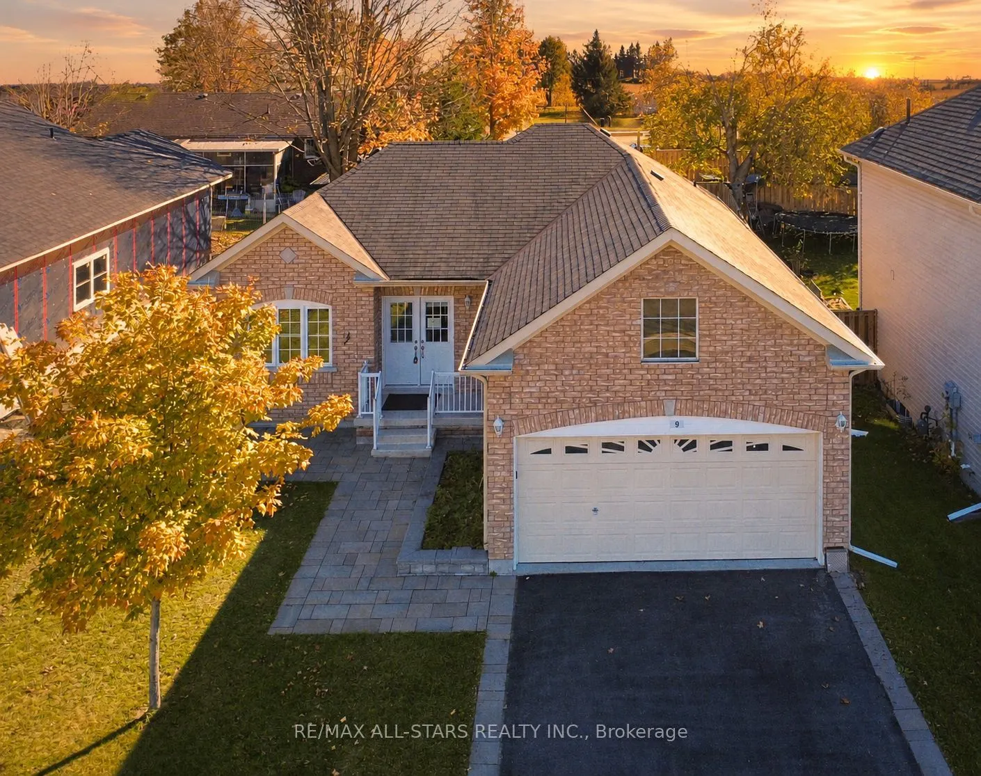 9 Maple Avenue E
