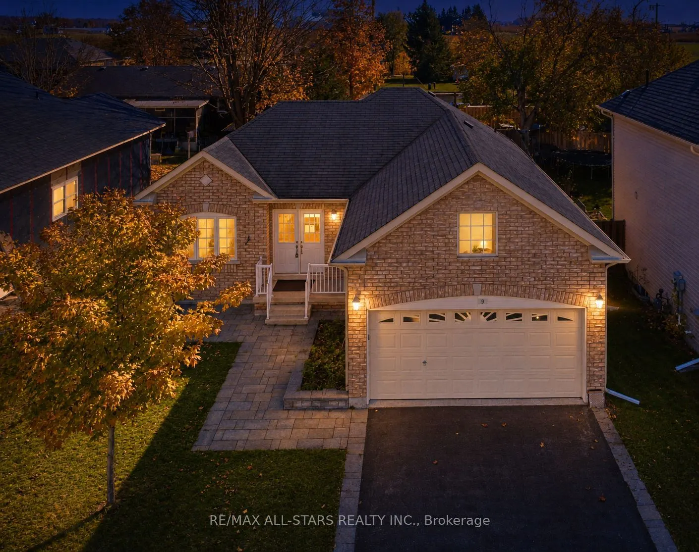 9 Maple Avenue E