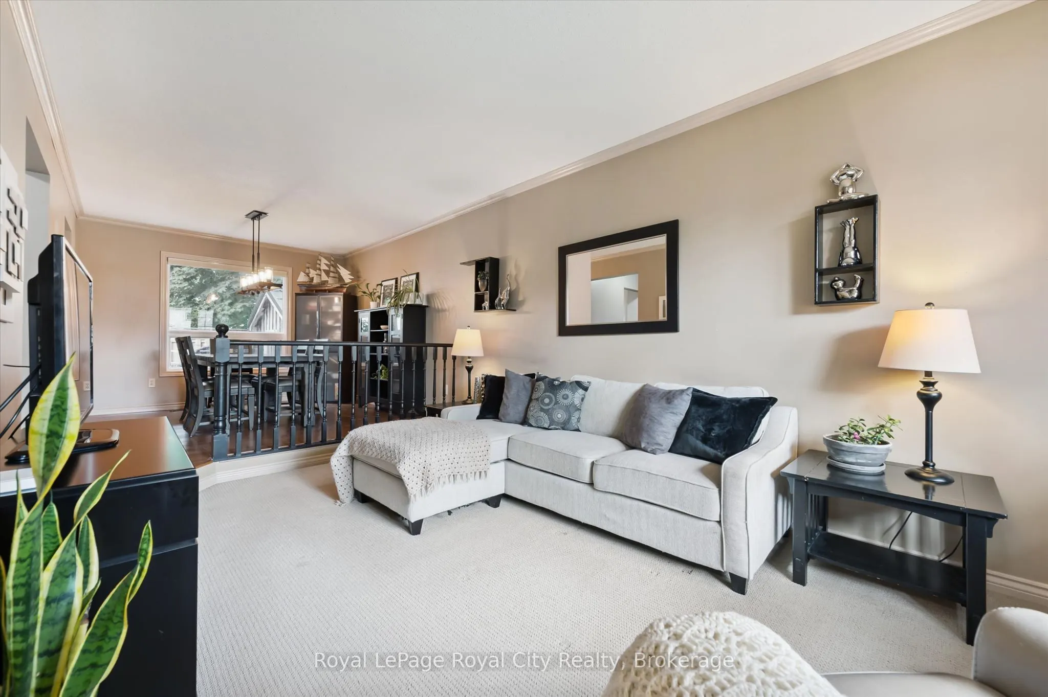 729 WOODHILL Drive