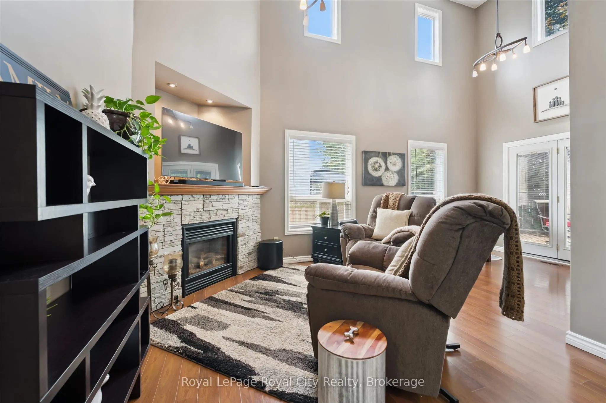 729 WOODHILL Drive
