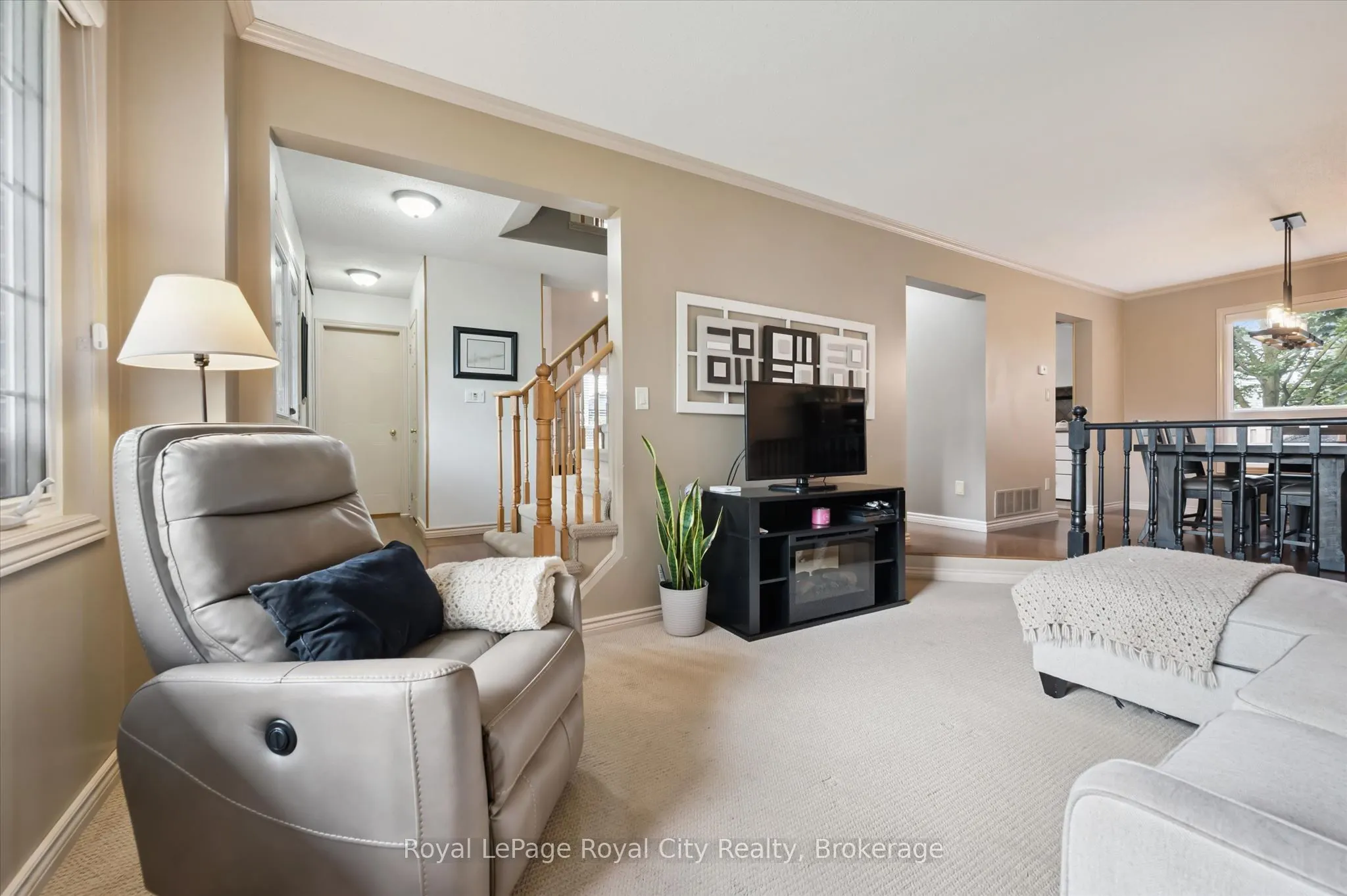 729 WOODHILL Drive