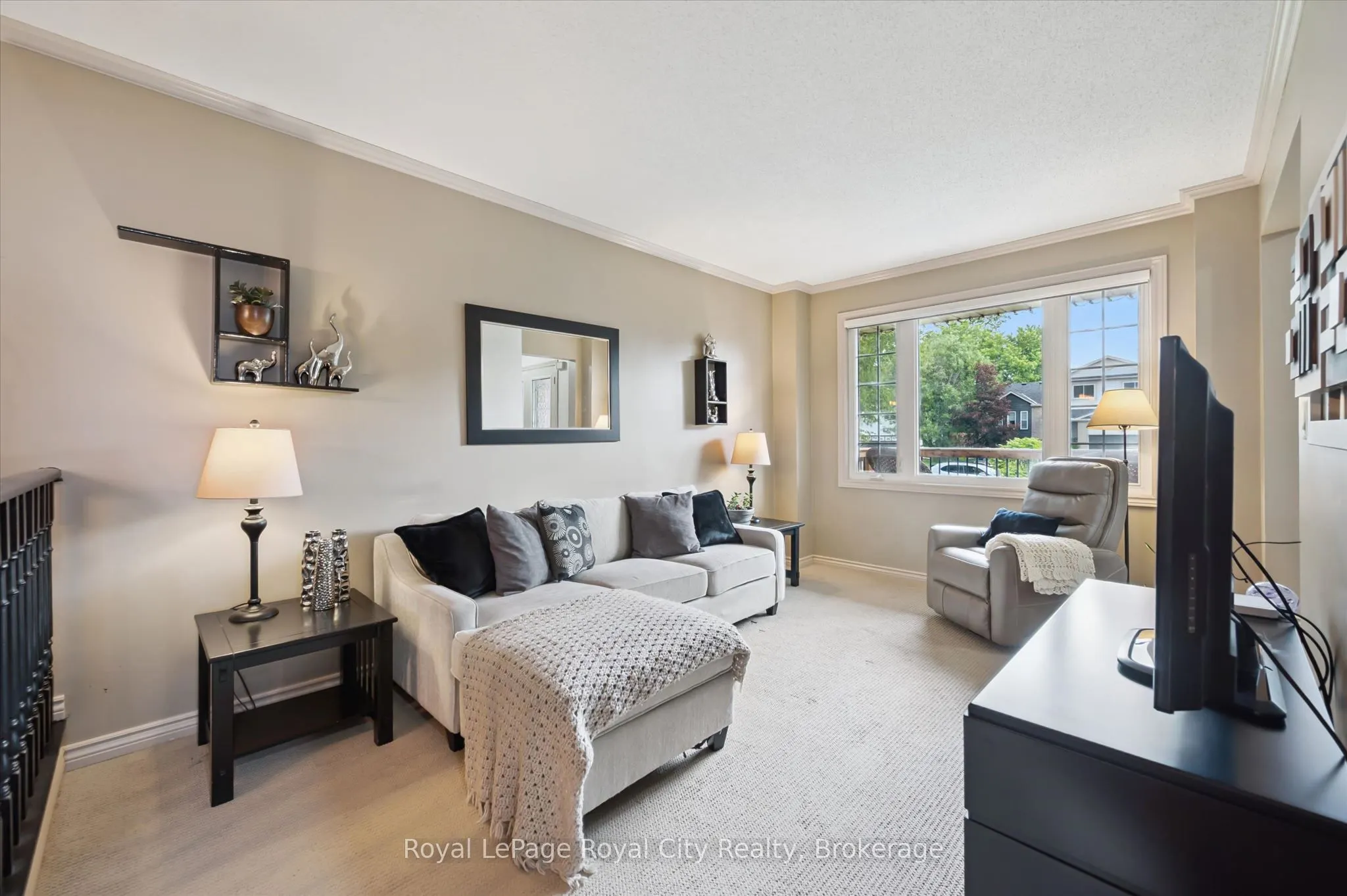 729 WOODHILL Drive
