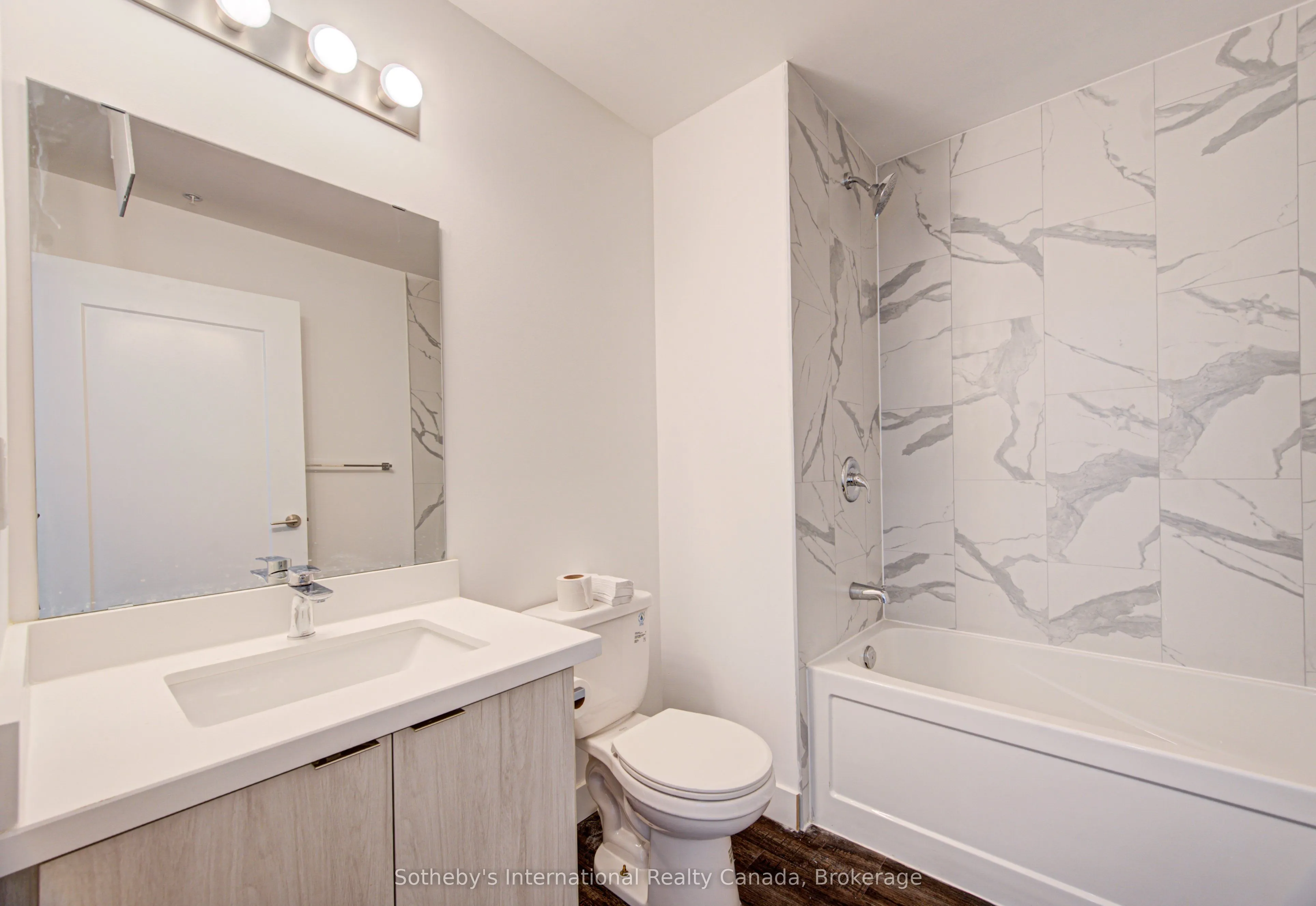 408 Dundas Street S #402
