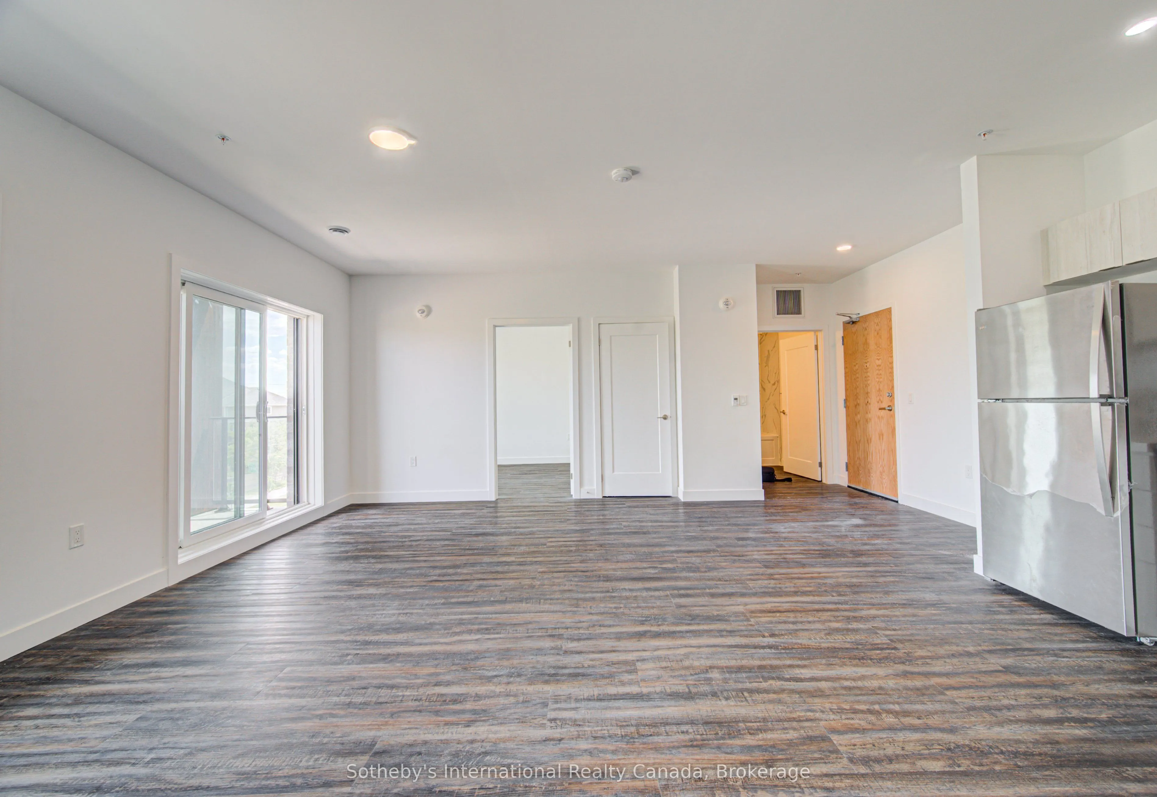 408 Dundas Street S #402