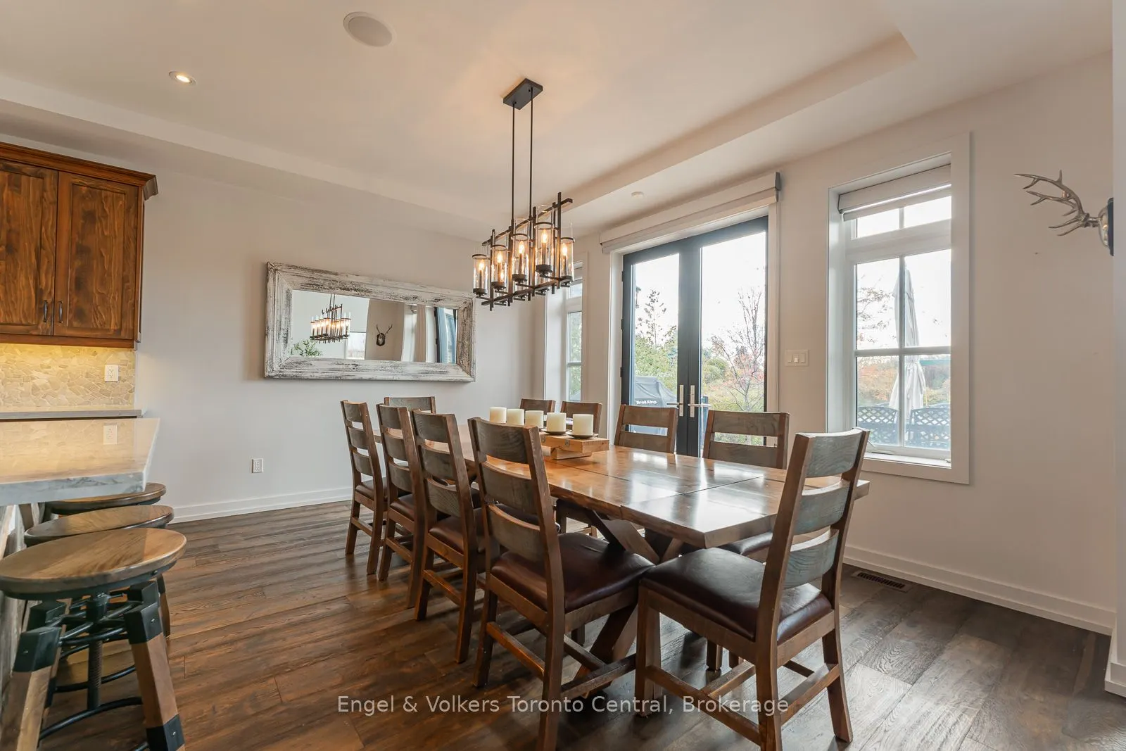 280 Sunset Boulevard