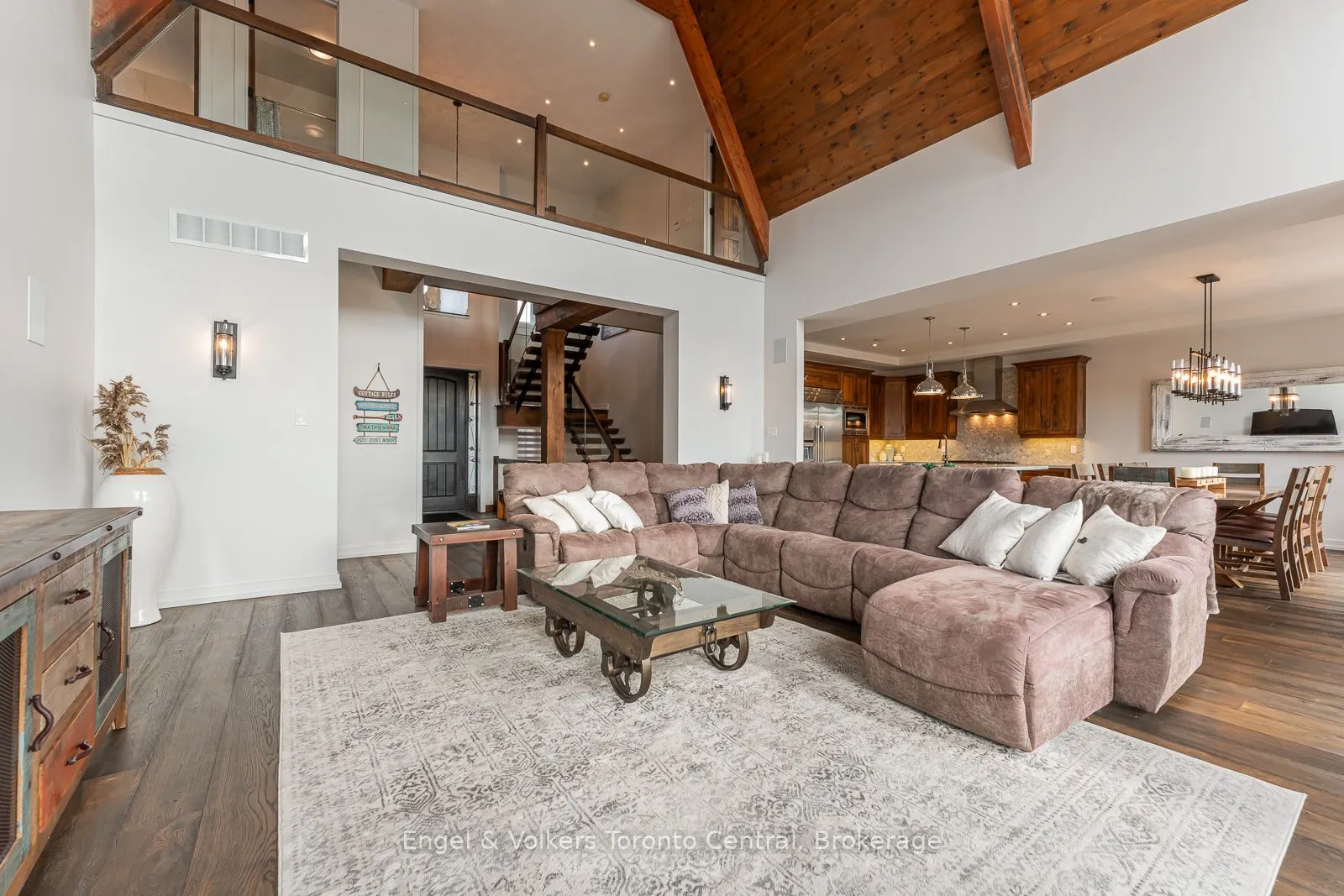 280 Sunset Boulevard