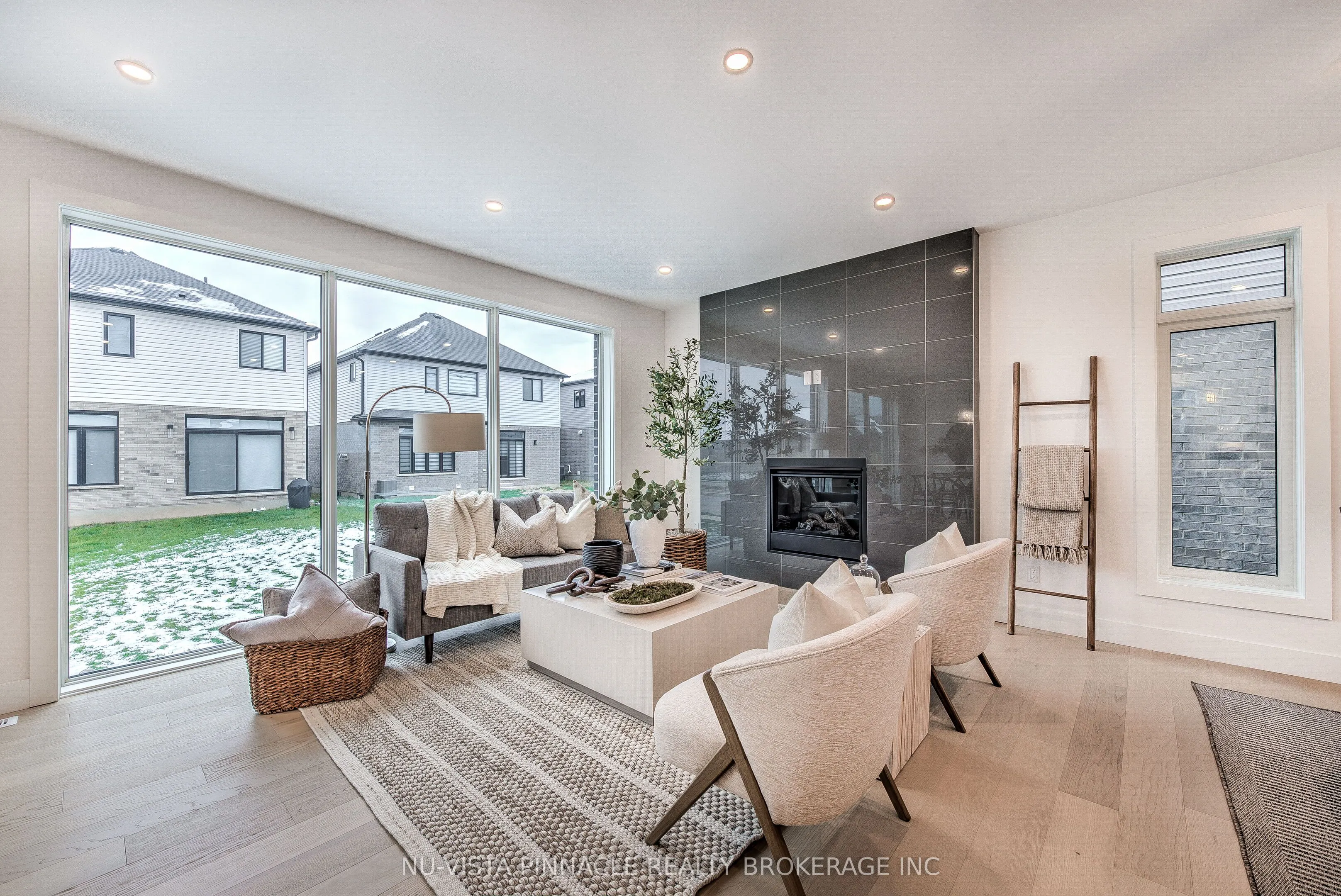 260 CRESTVIEW Drive