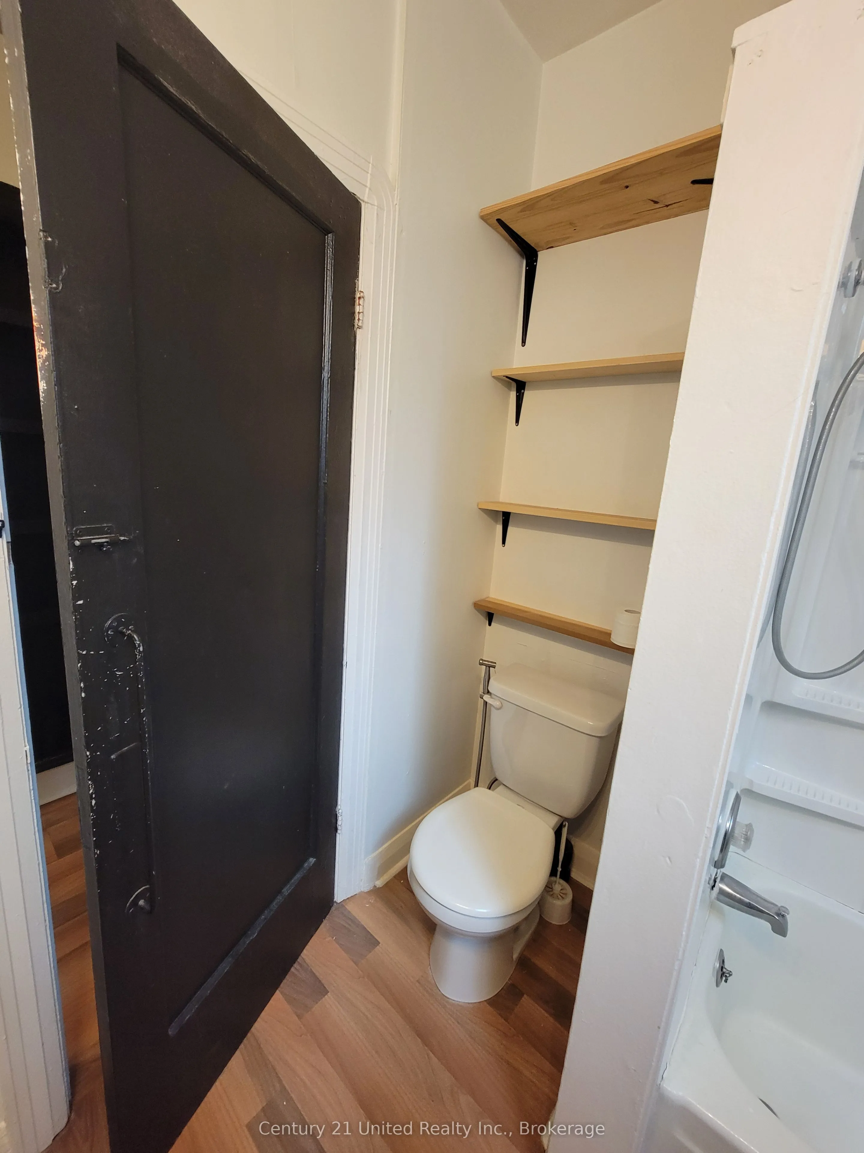 384 1/2 George Street N #4