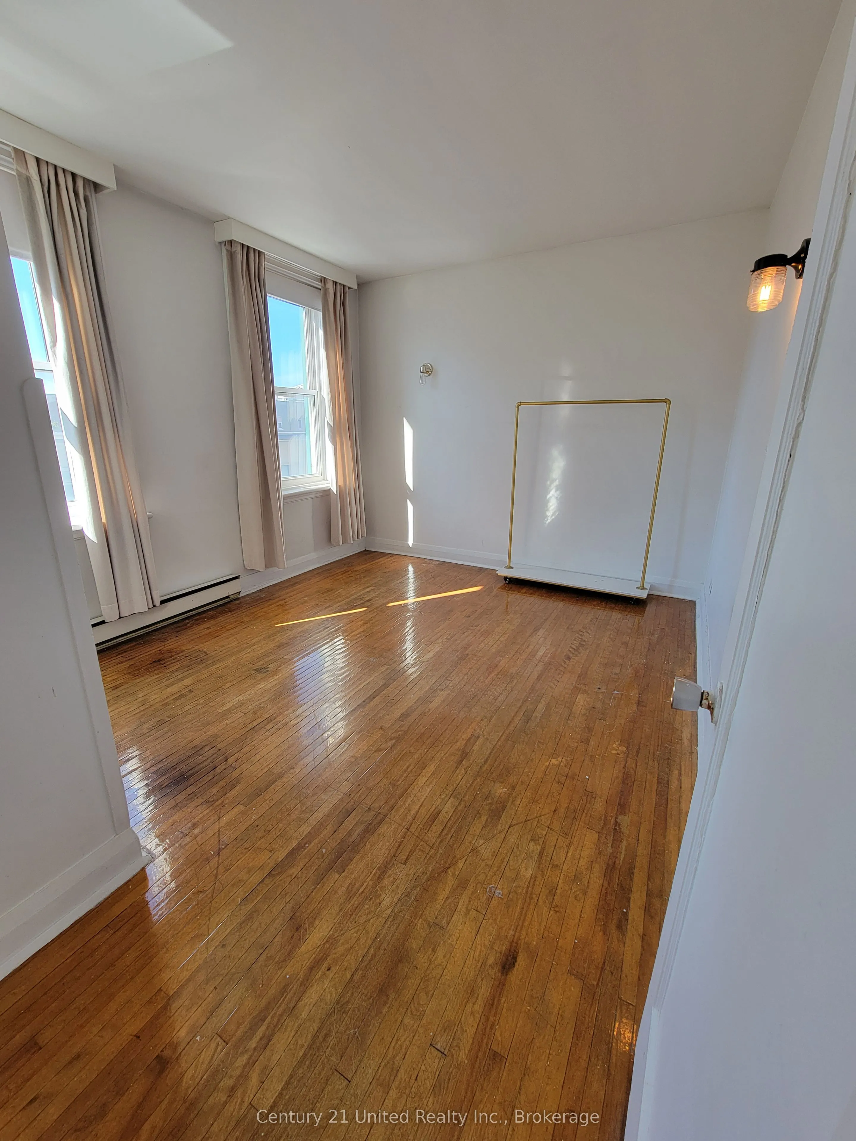384 1/2 George Street N #4