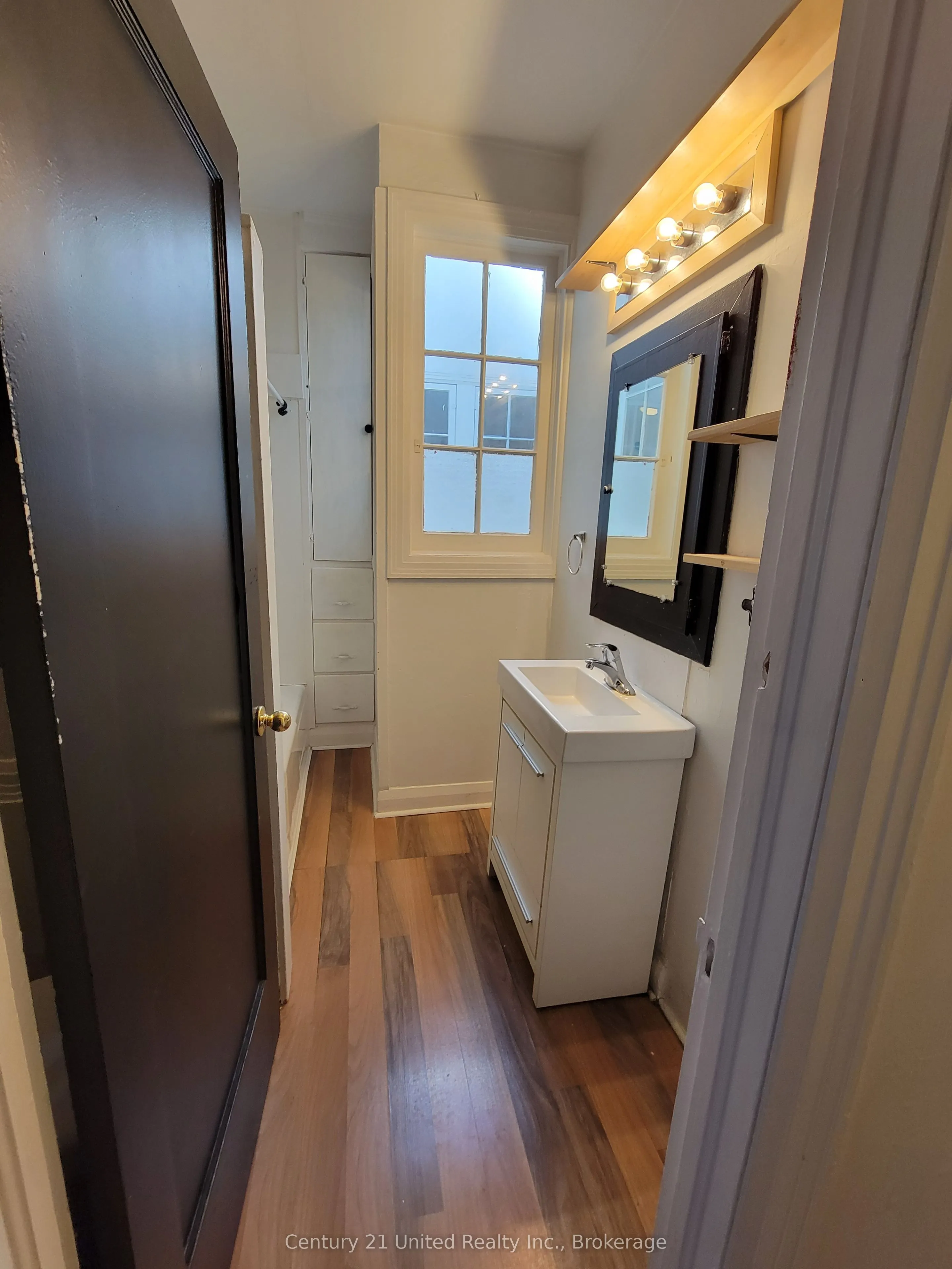 384 1/2 George Street N #4