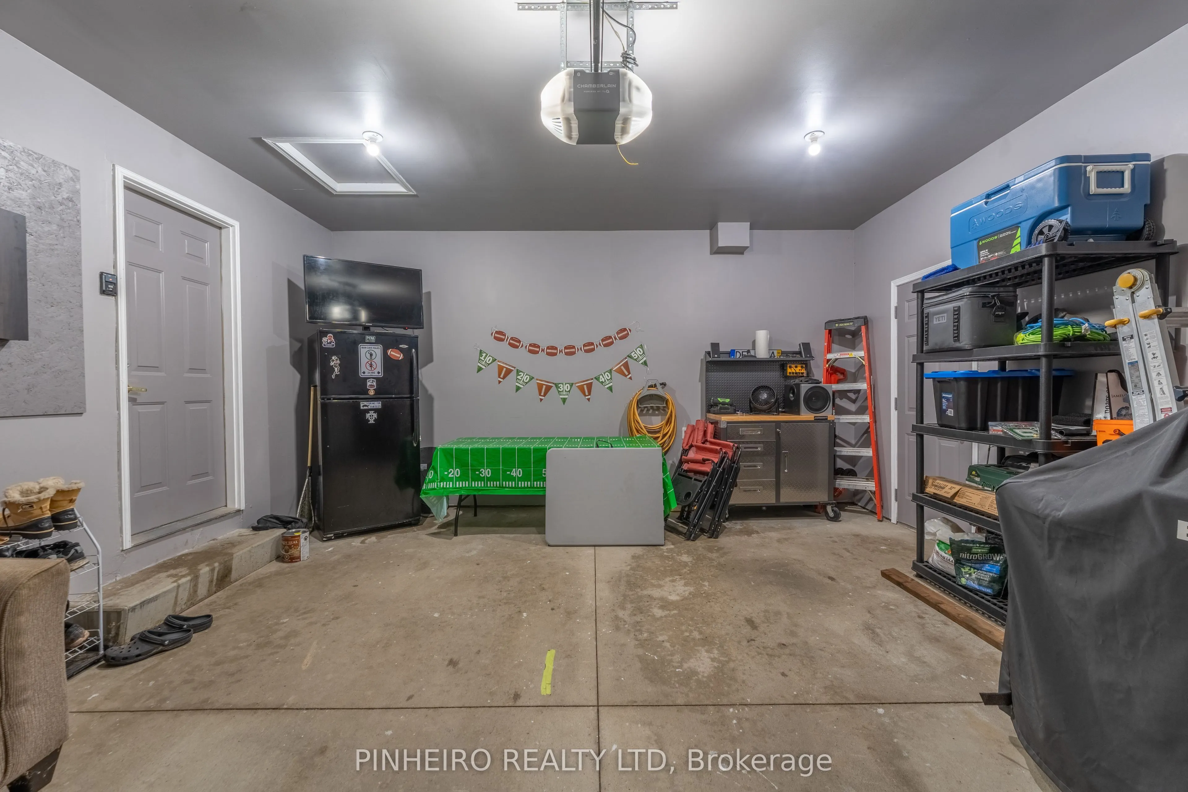 42 HICKORY Boulevard W