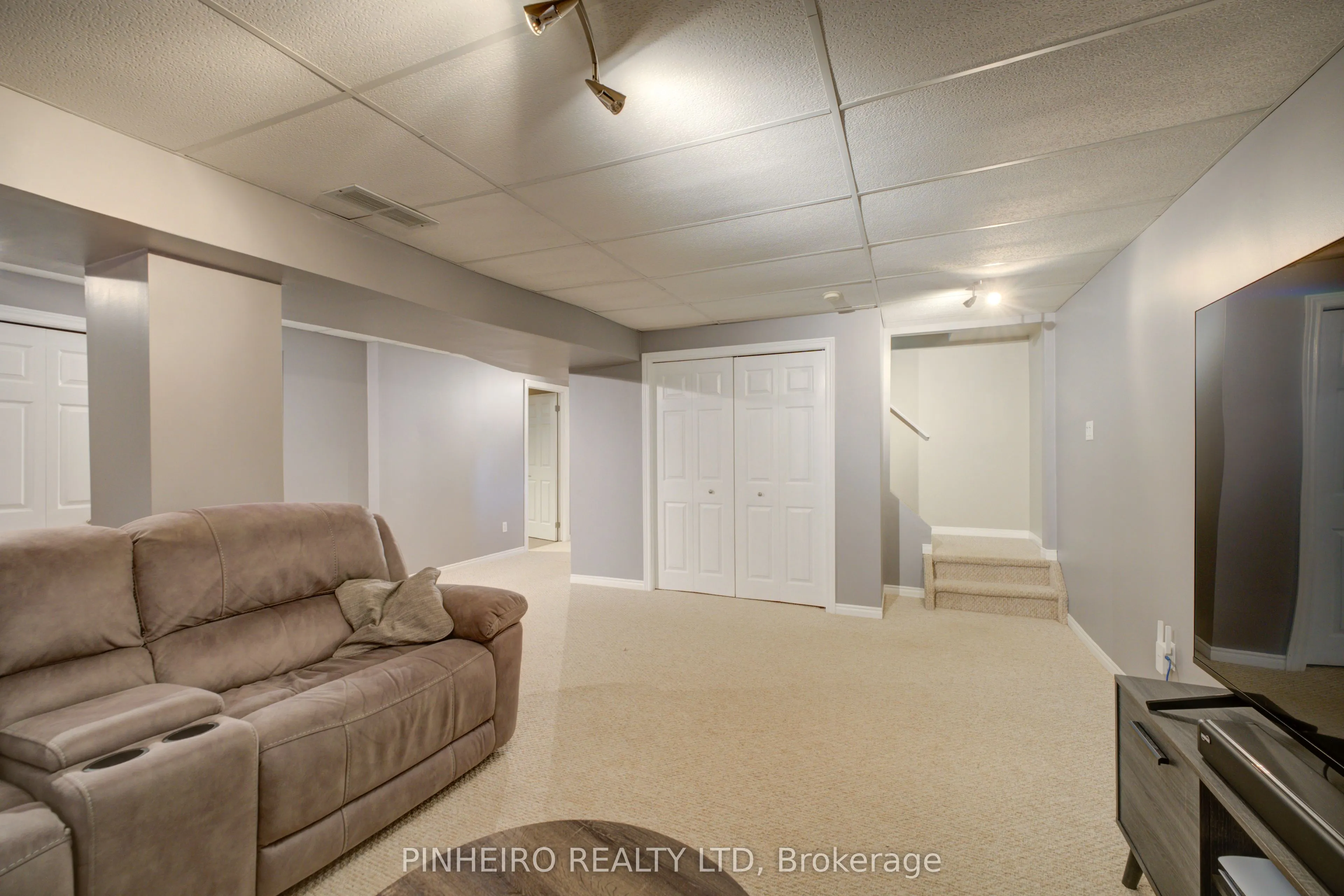 42 HICKORY Boulevard W