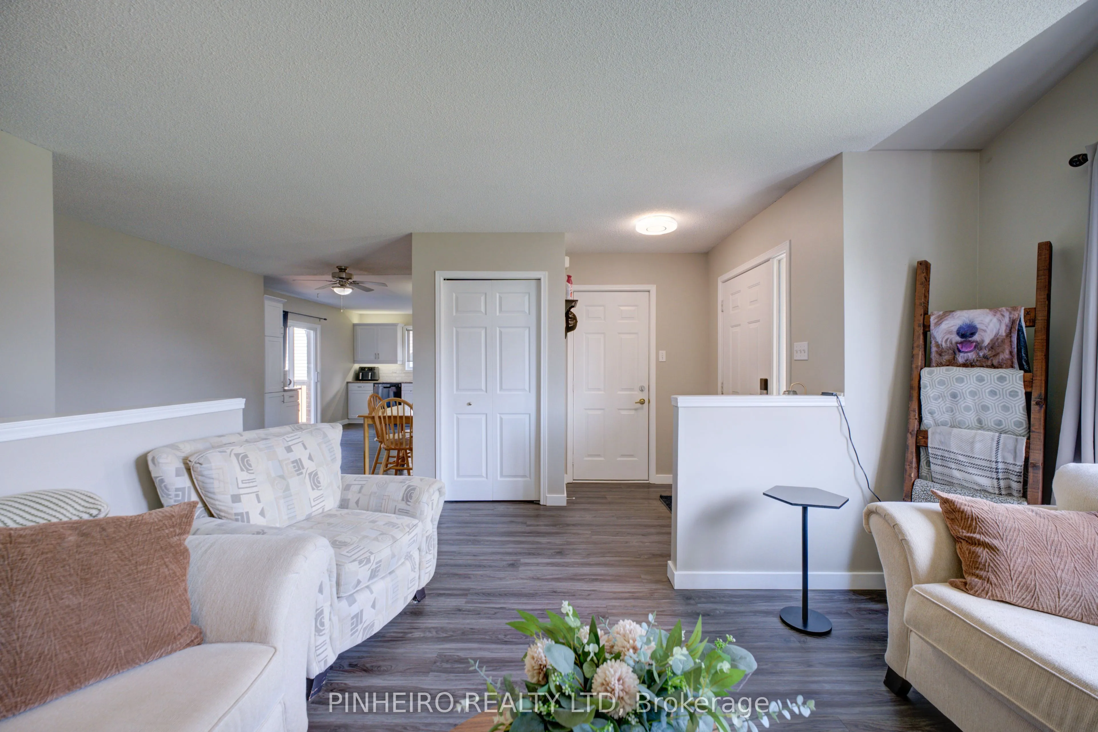 42 HICKORY Boulevard W