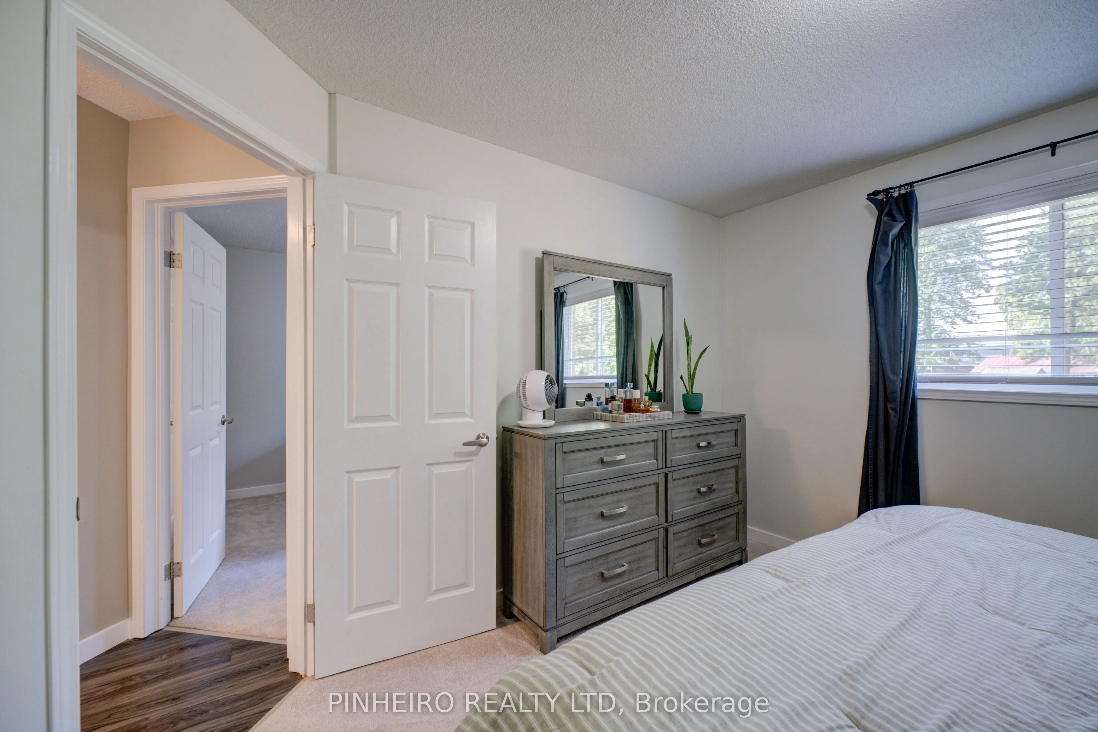 42 HICKORY Boulevard W