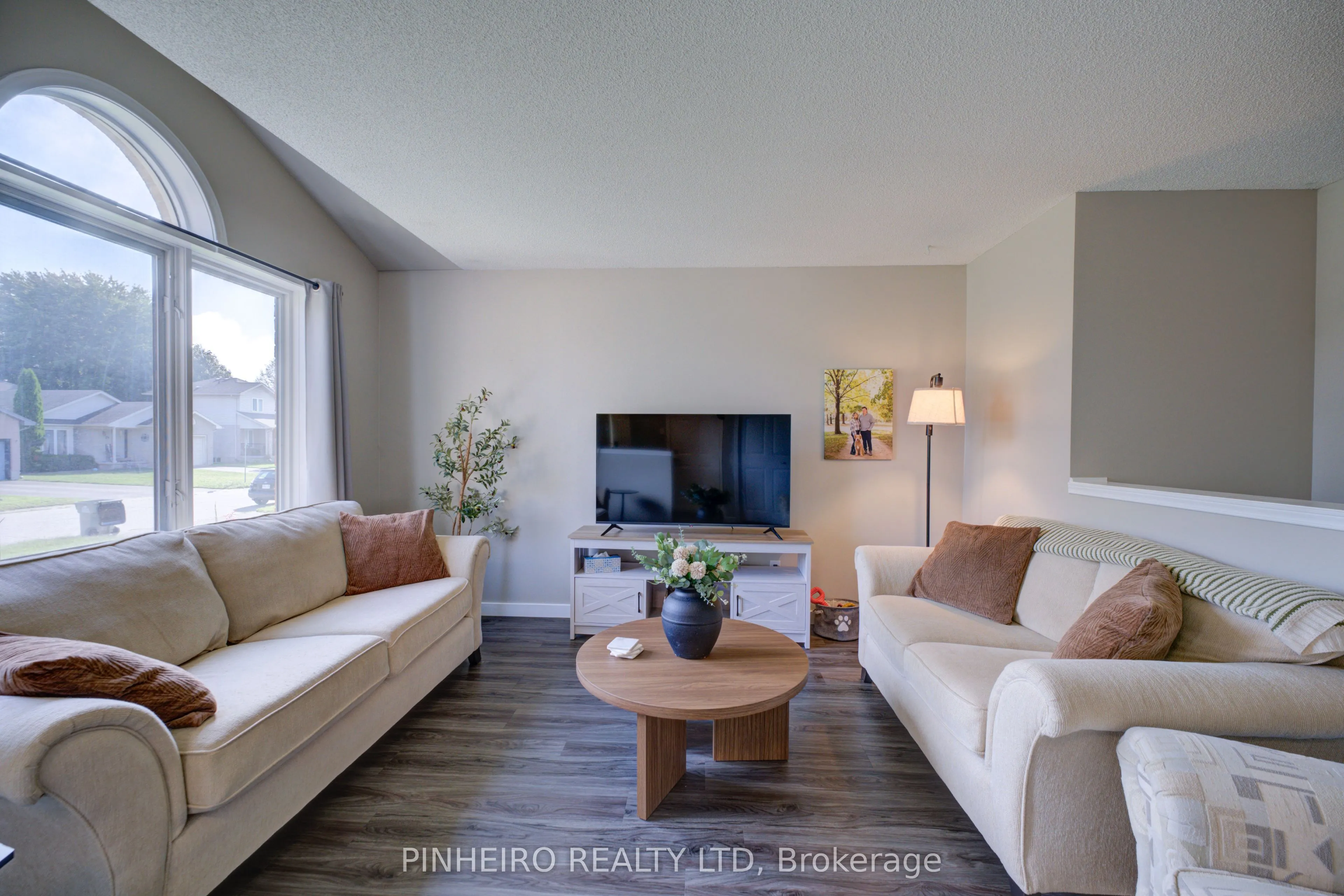 42 HICKORY Boulevard W