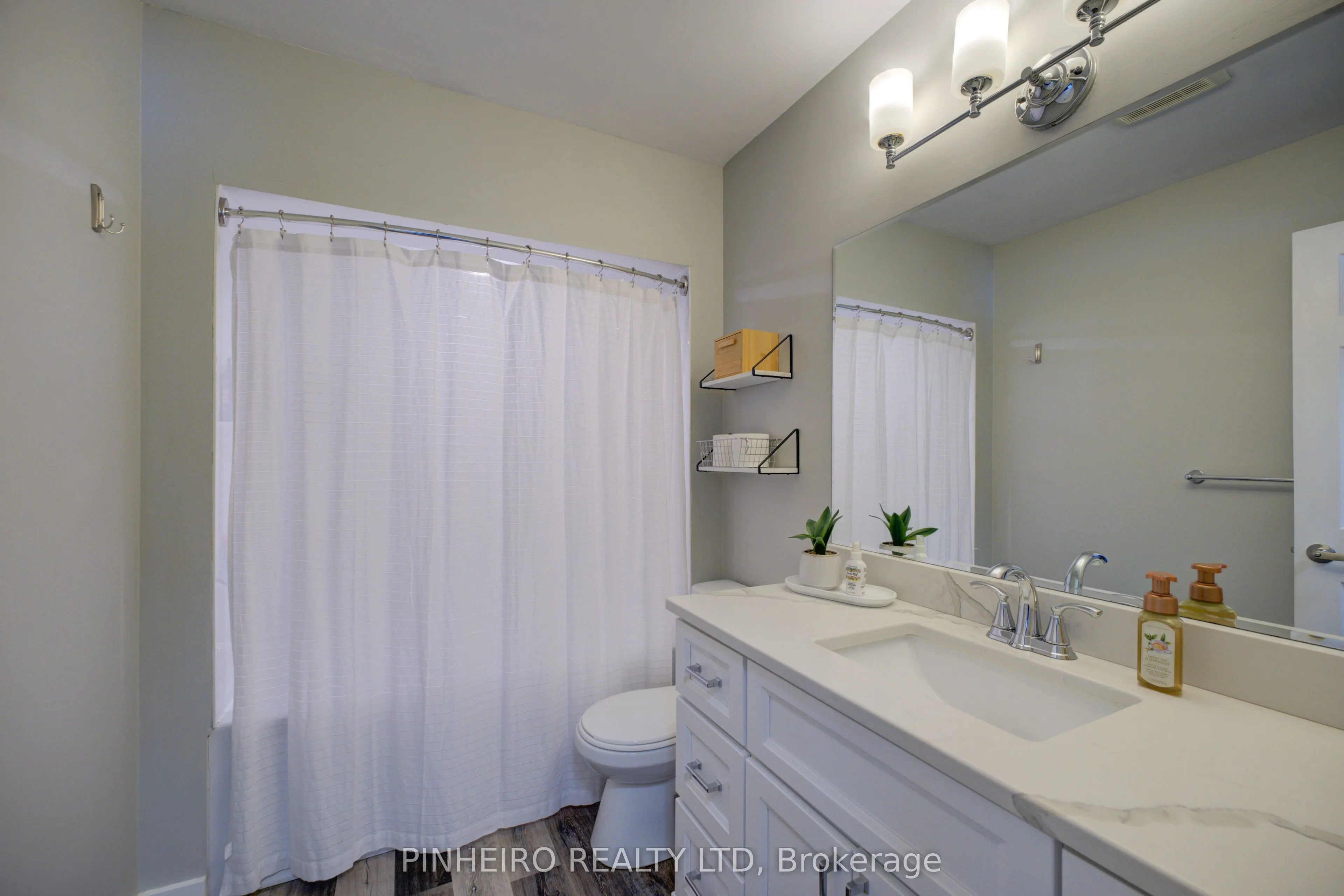 42 HICKORY Boulevard W
