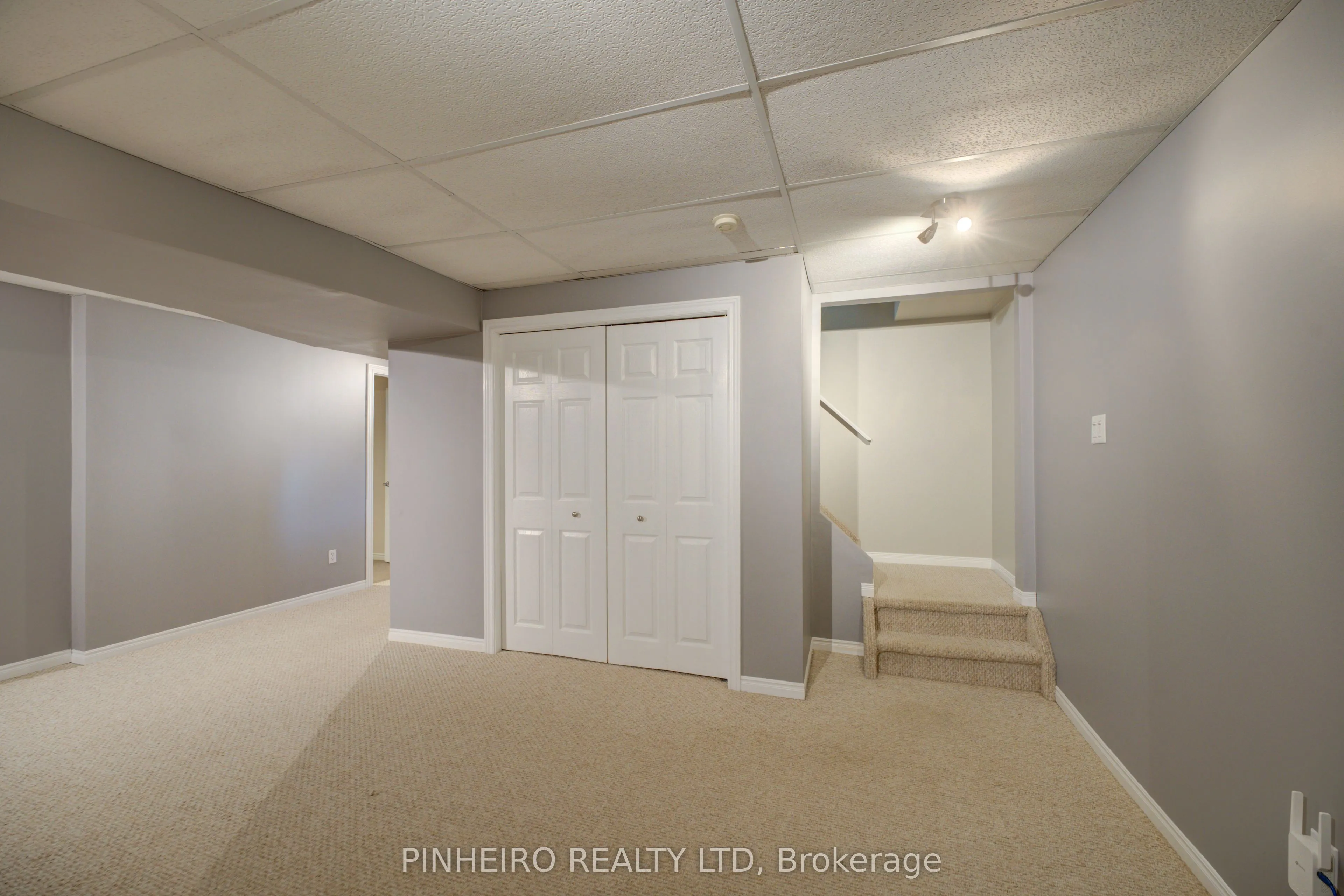 42 HICKORY Boulevard W