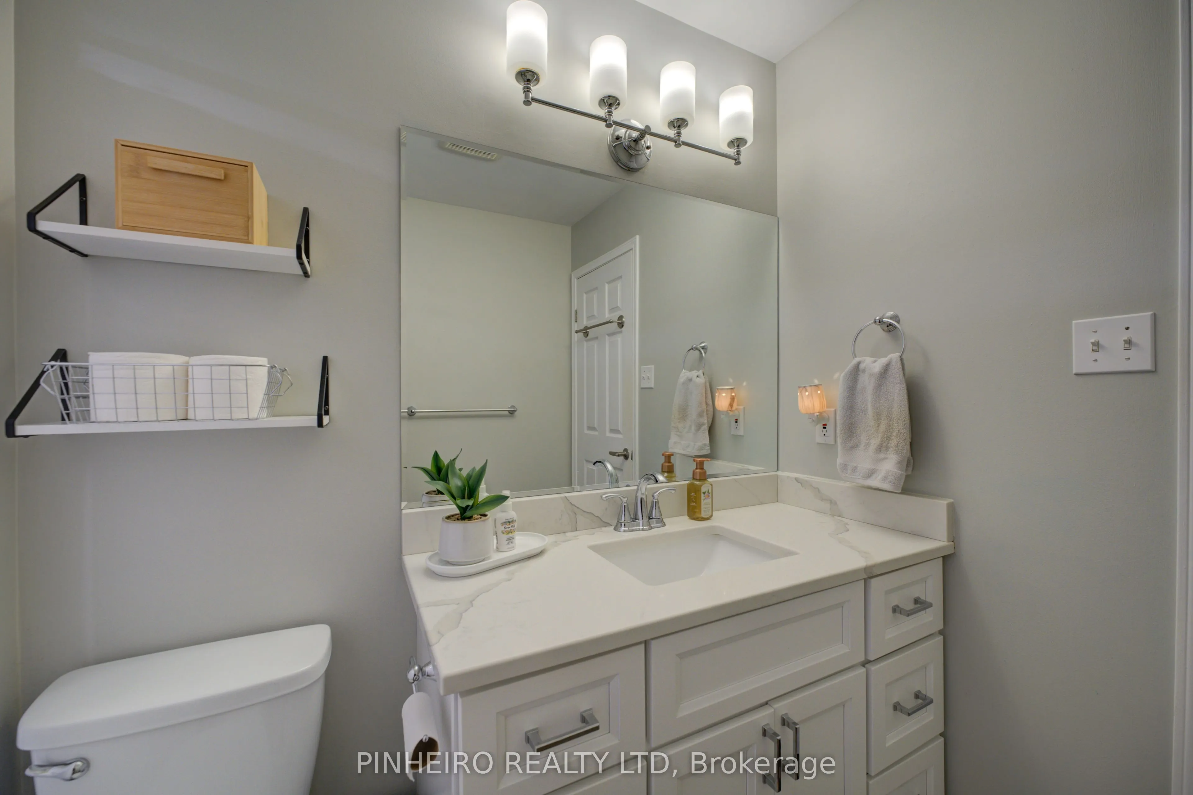 42 HICKORY Boulevard W