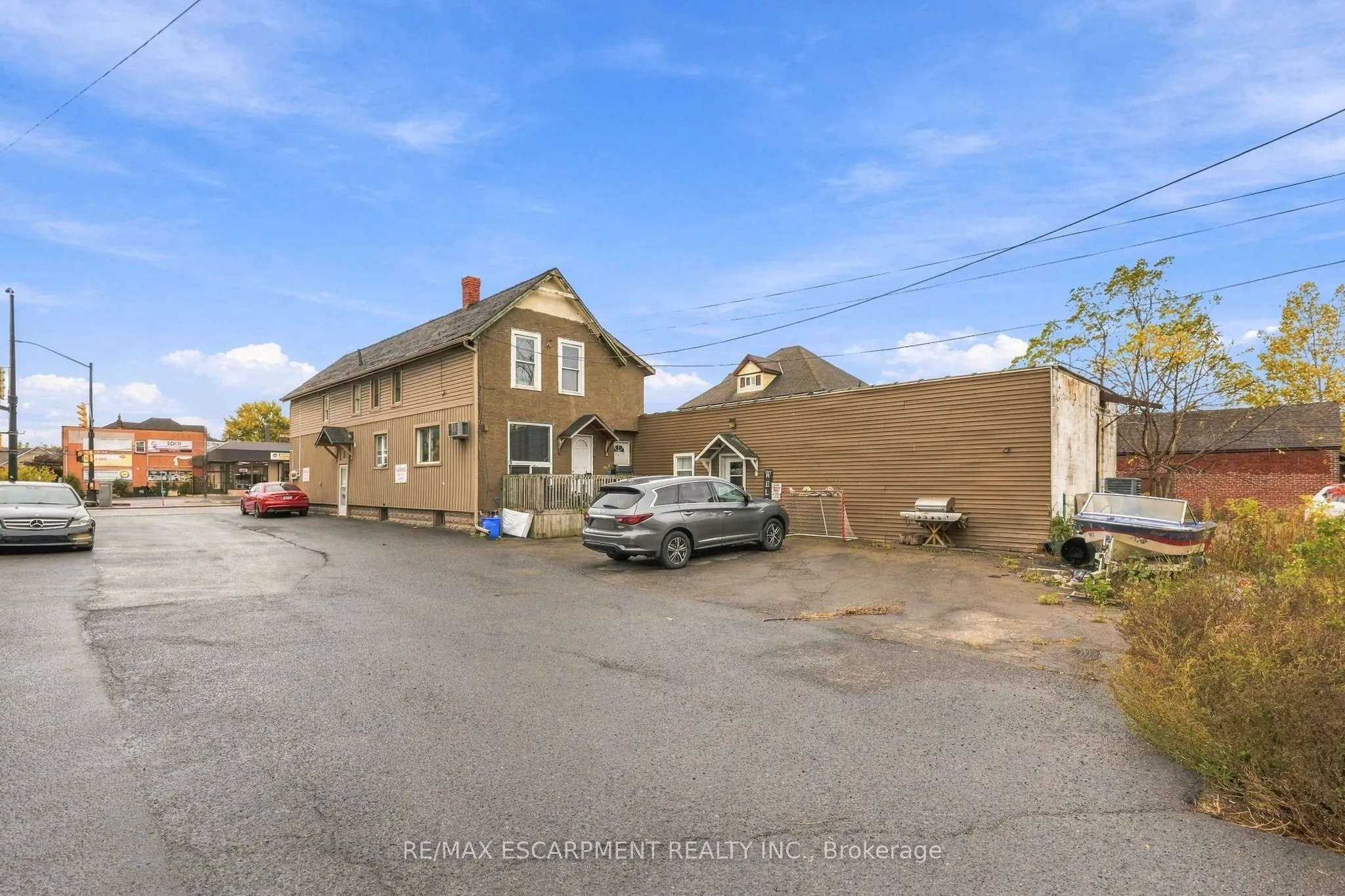 239 Main Street W