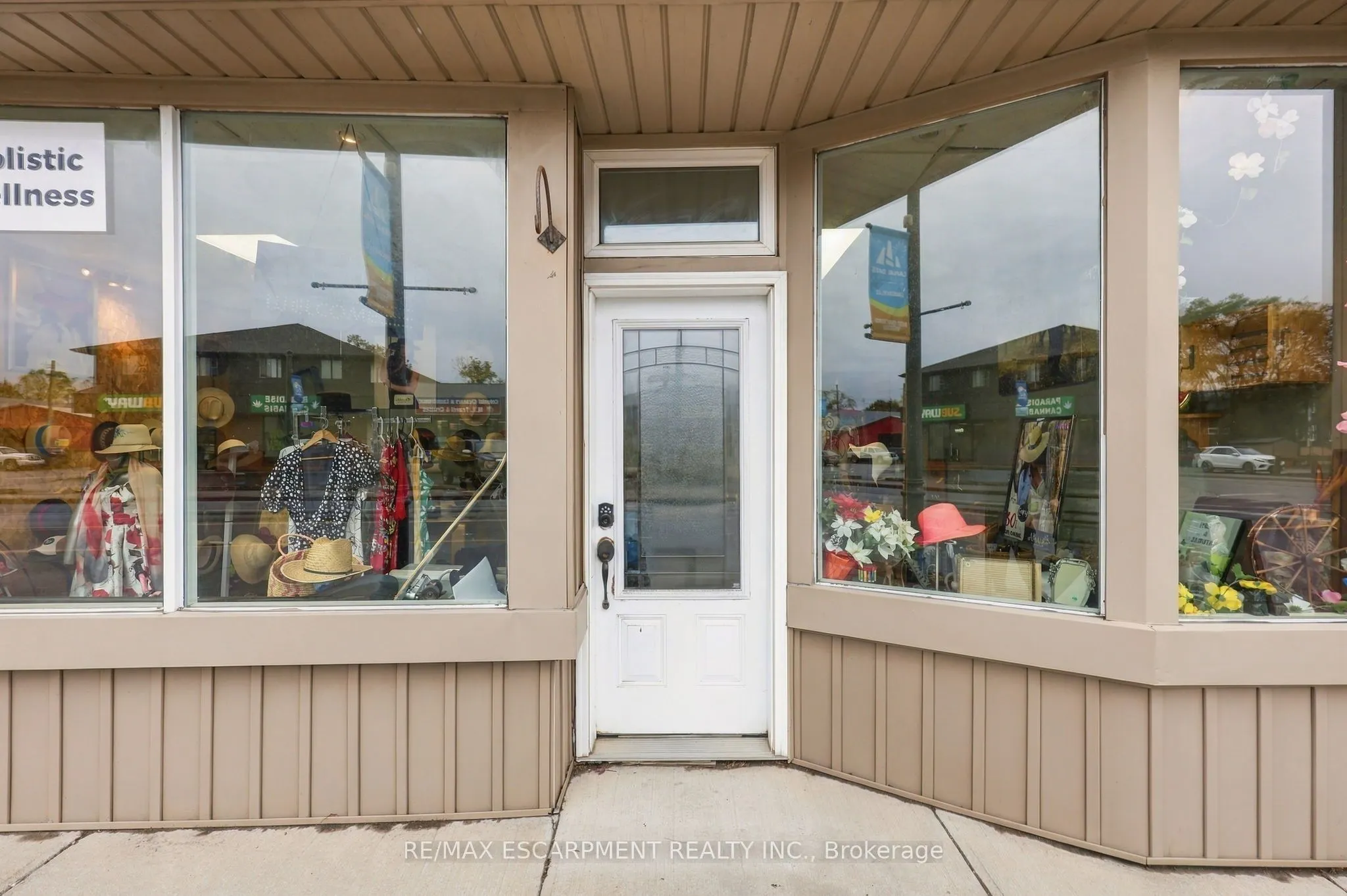 239 Main Street W