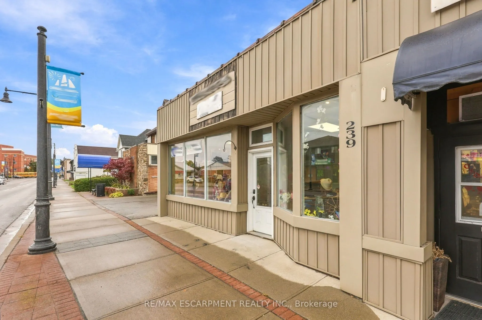 239 Main Street W
